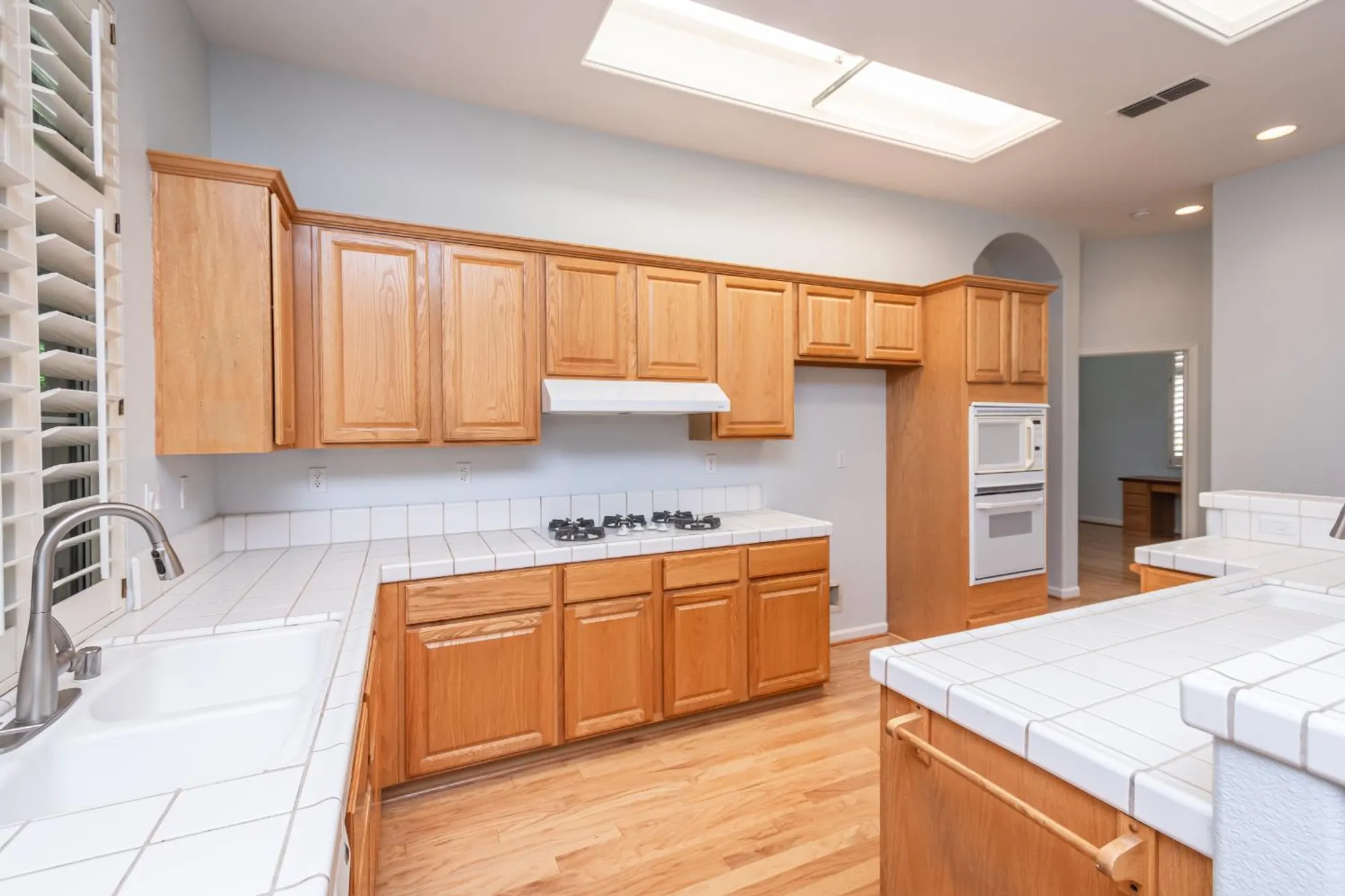 Property Slideshow image 26 of 69 | 300 roundhill ct, Roseville, CA, 95747