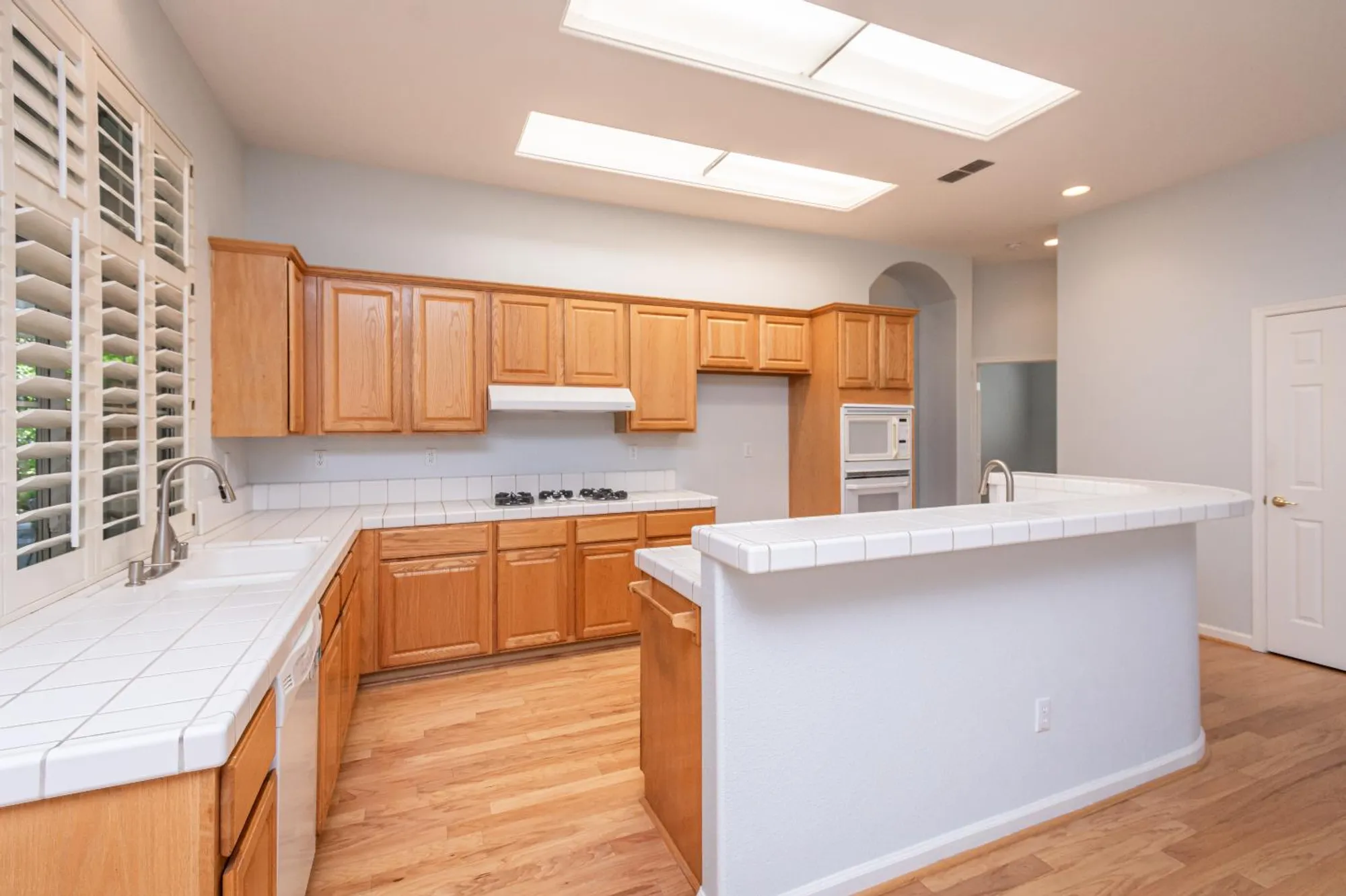 Property Slideshow image 27 of 69 | 300 roundhill ct, Roseville, CA, 95747