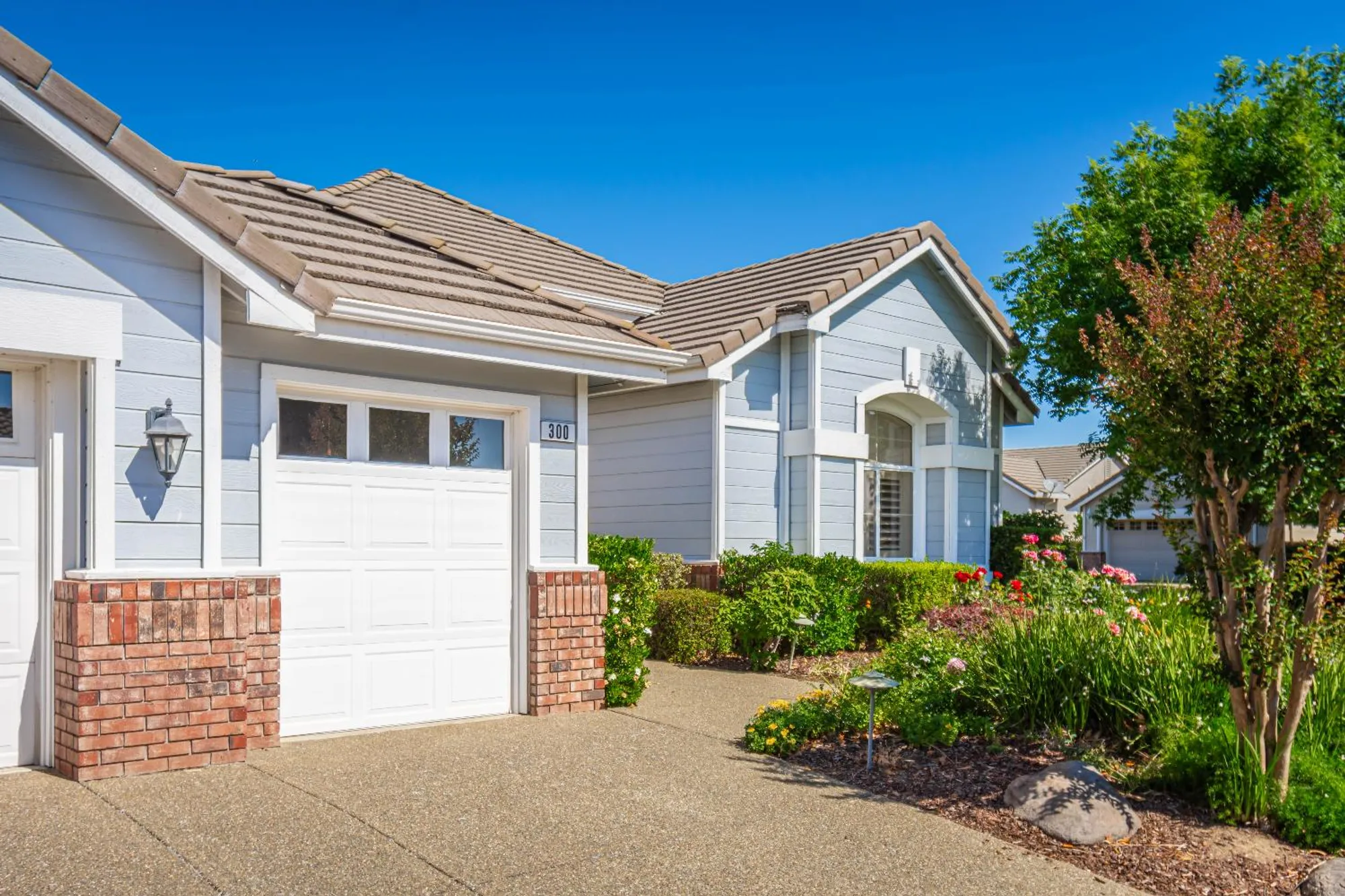 Property Slideshow image 6 of 69 | 300 roundhill ct, Roseville, CA, 95747