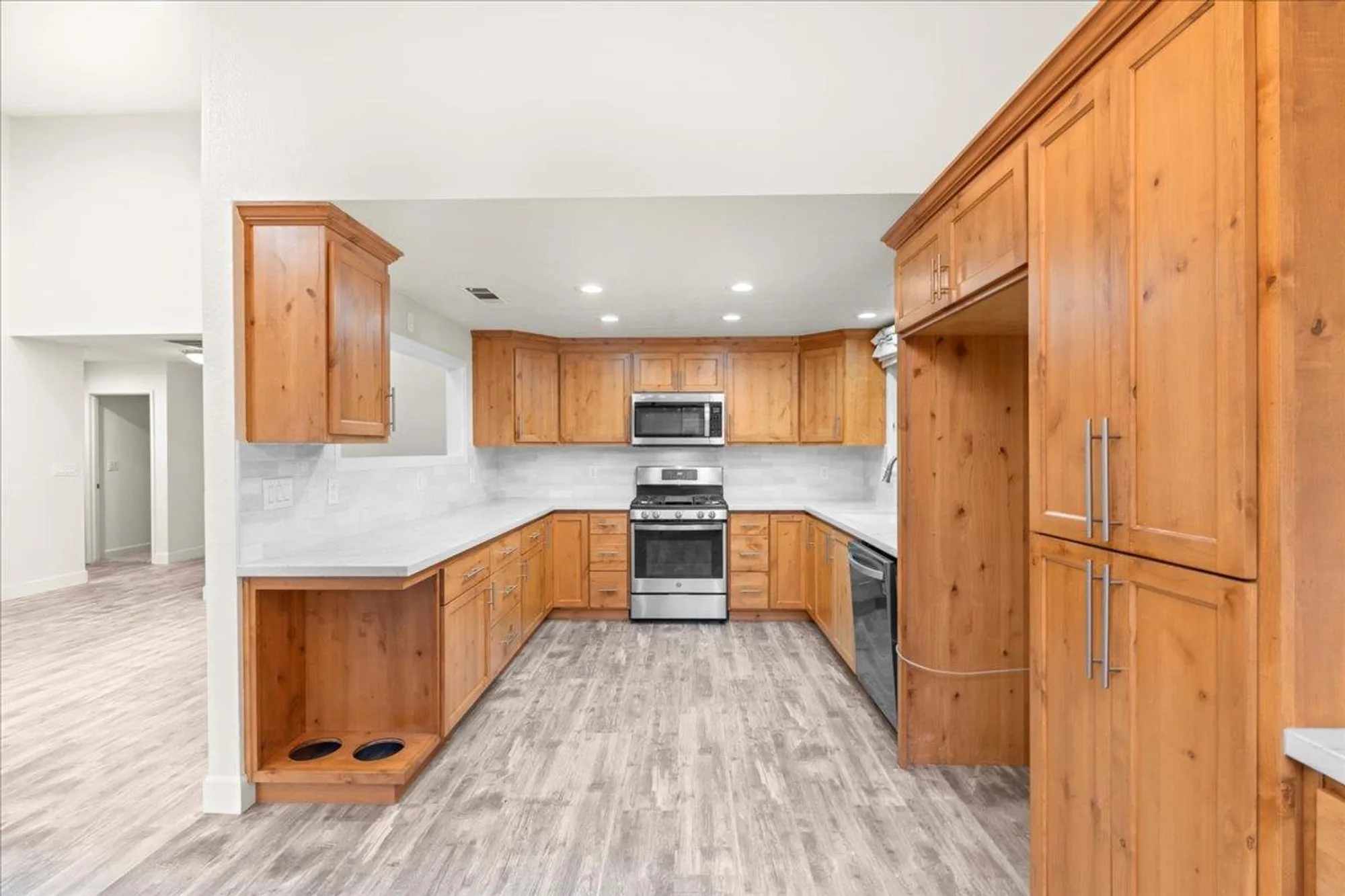 Property Slideshow image 10 of 23 | 3600 thomas more way, Modesto, CA, 95356