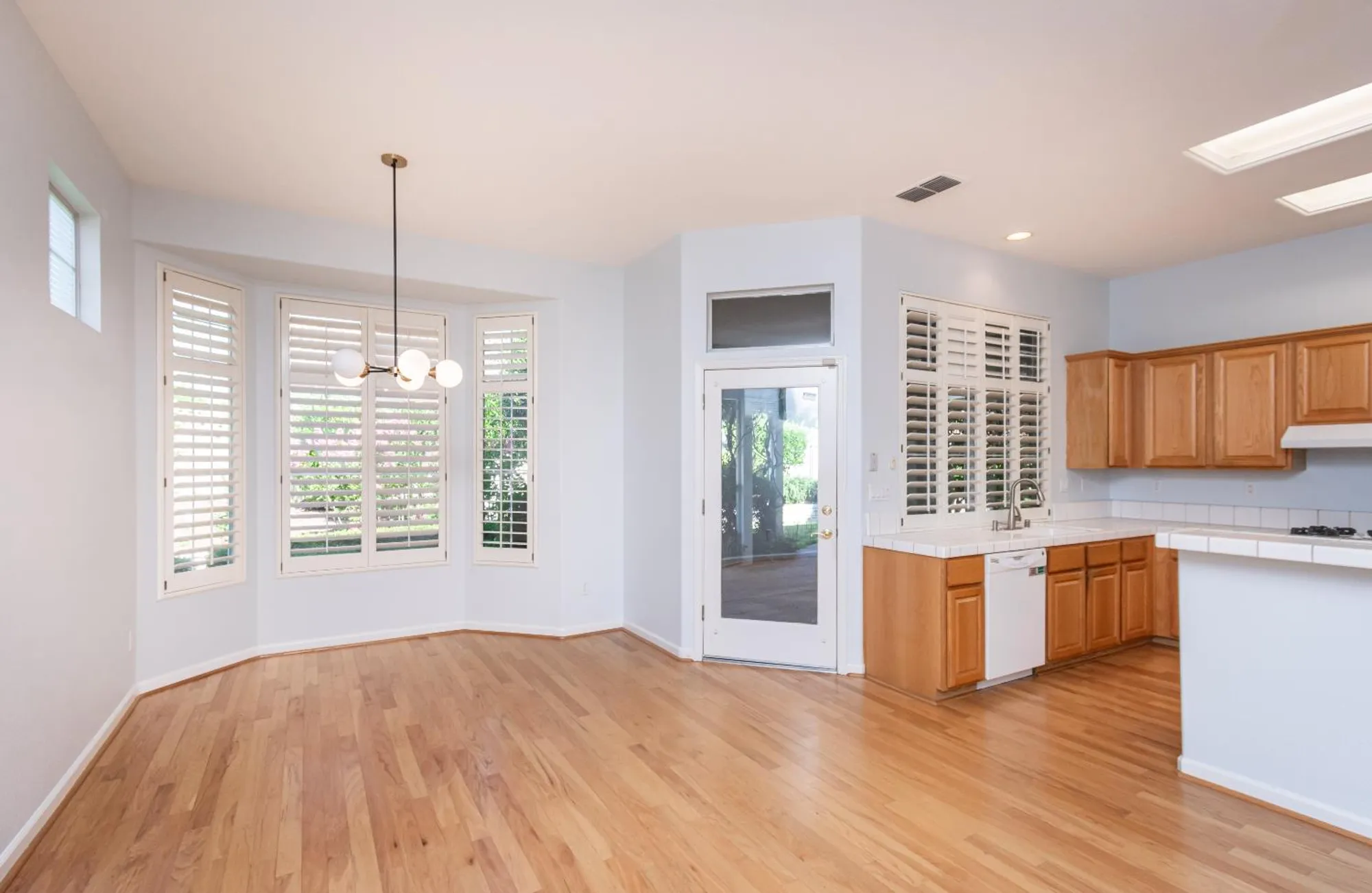 Property Slideshow image 34 of 69 | 300 roundhill ct, Roseville, CA, 95747