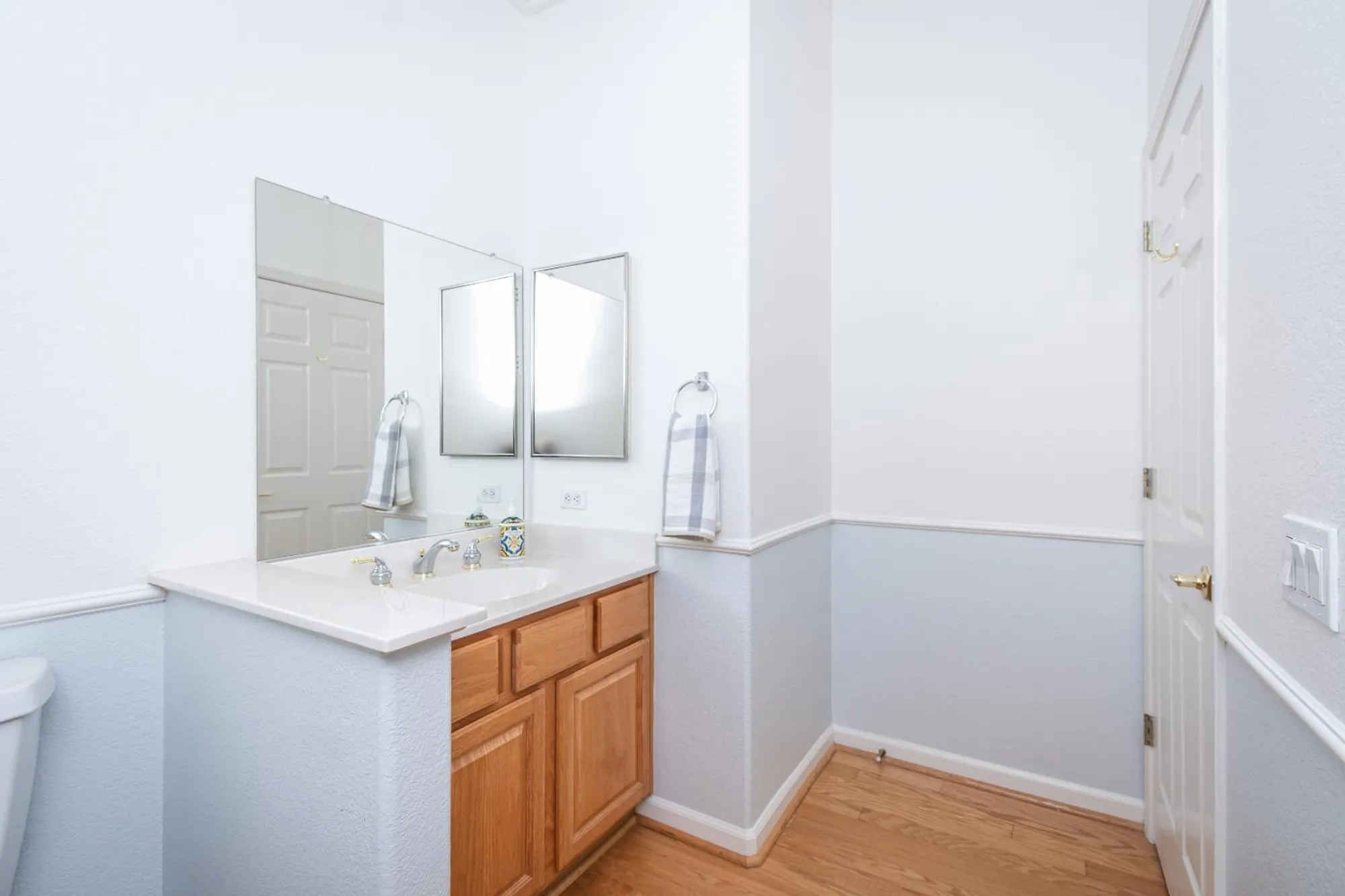 Property Slideshow image 42 of 69 | 300 roundhill ct, Roseville, CA, 95747