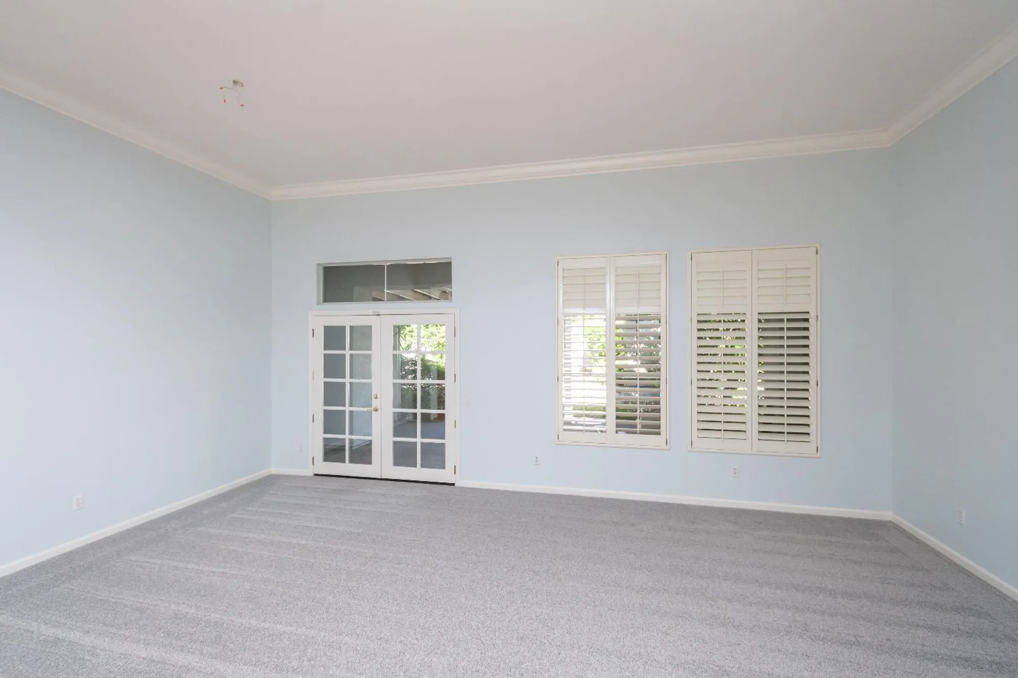 Property Slideshow image 13 of 69 | 300 roundhill ct, Roseville, CA, 95747