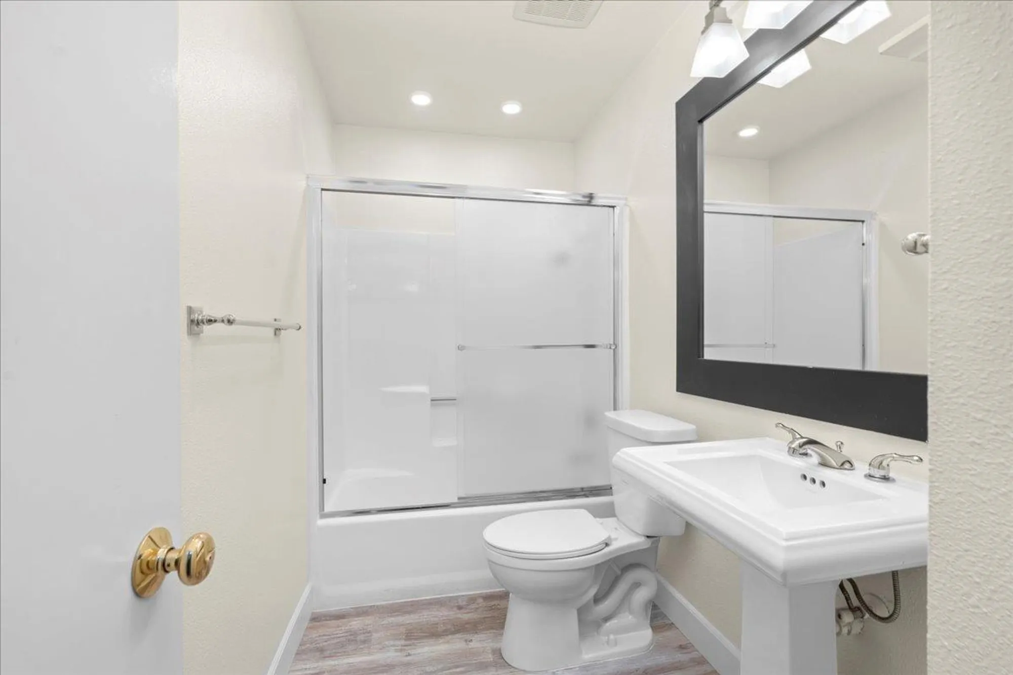 Property Slideshow image 17 of 23 | 3600 thomas more way, Modesto, CA, 95356