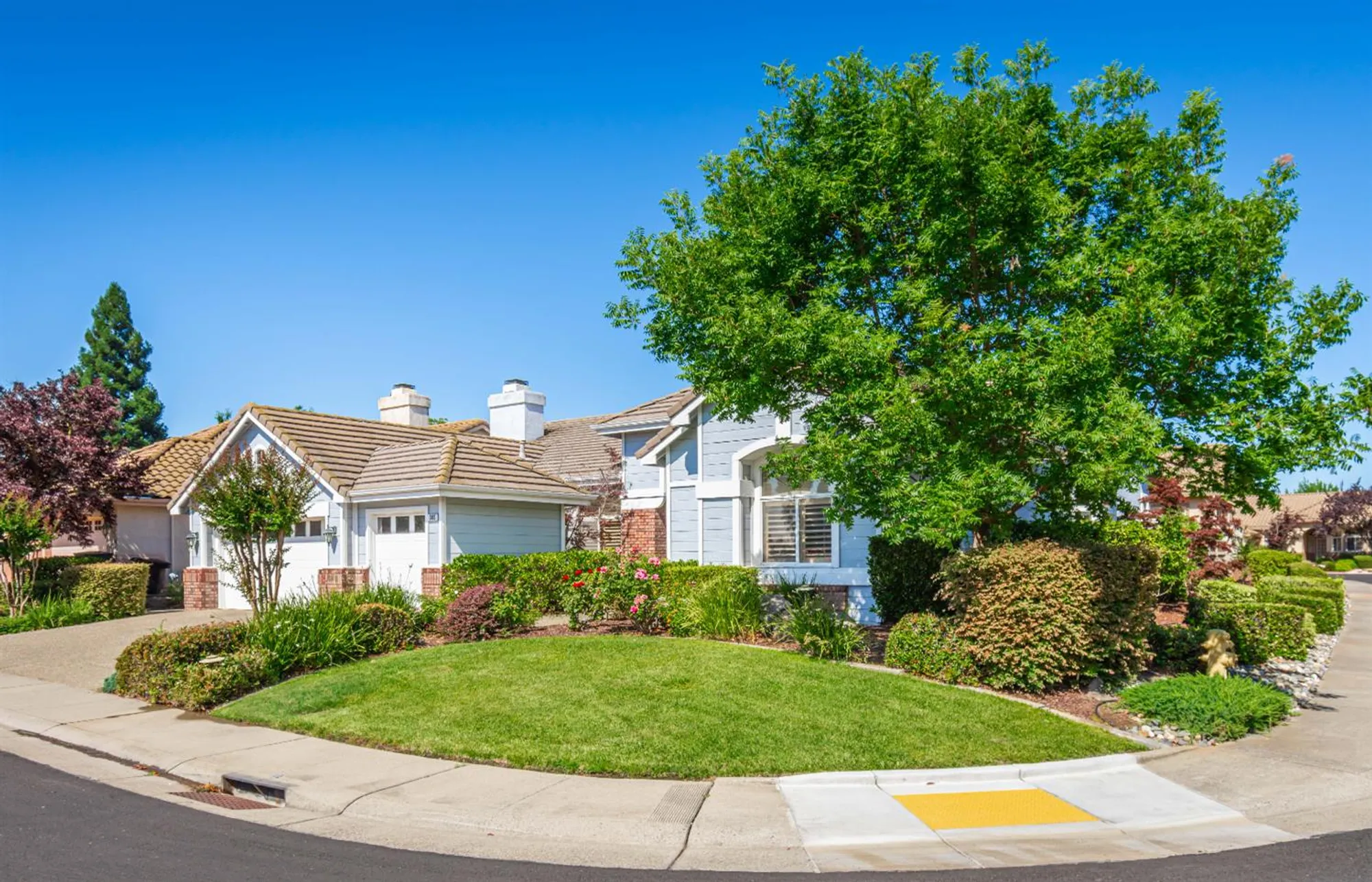 Property Slideshow image 2 of 69 | 300 roundhill ct, Roseville, CA, 95747