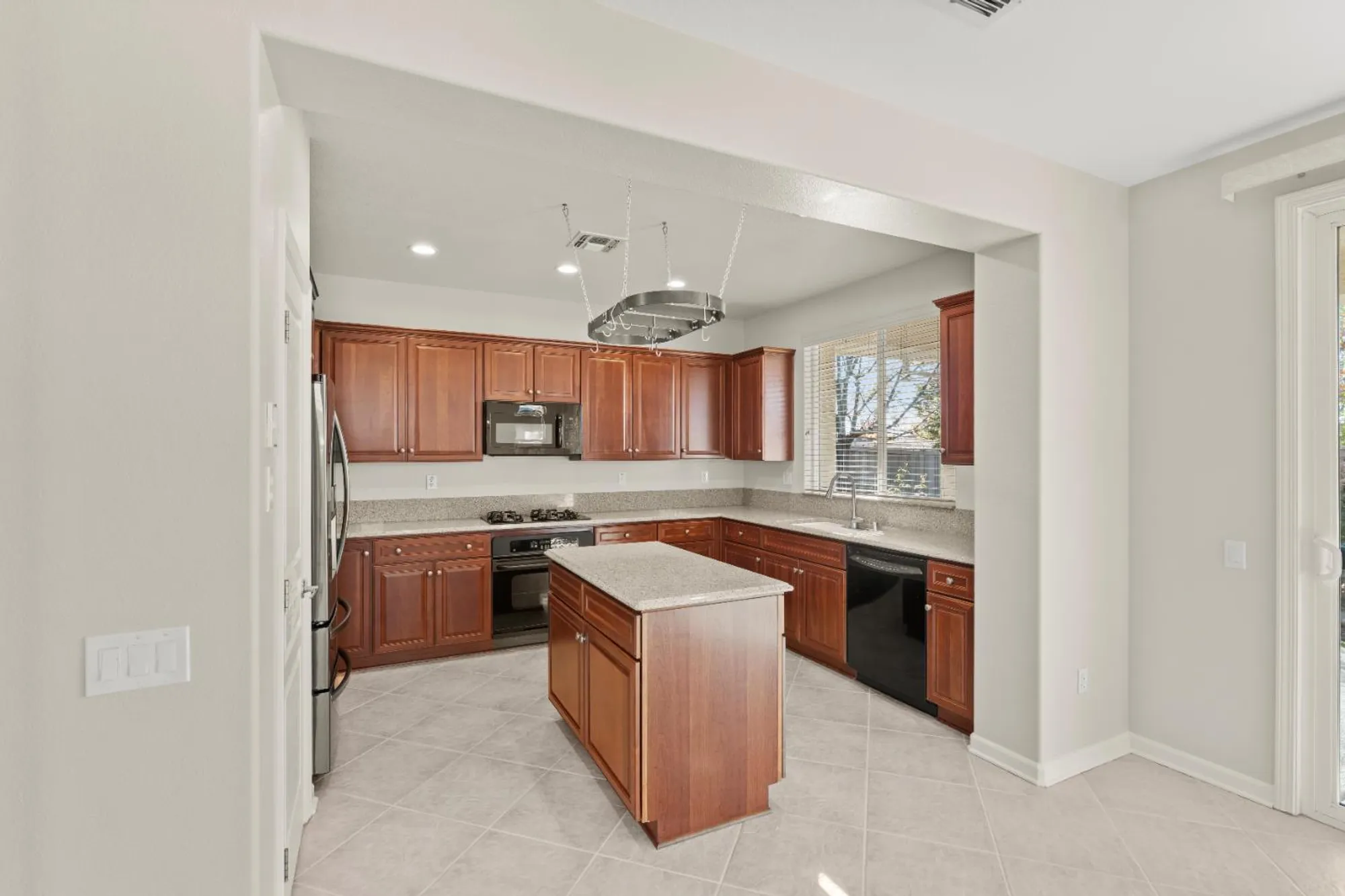 Property Slideshow image 19 of 47 | 320 snapdragon ln, Lincoln, CA, 95648