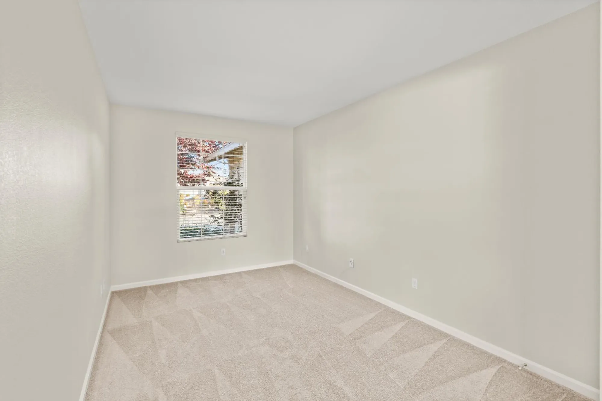 Property Slideshow image 13 of 47 | 320 snapdragon ln, Lincoln, CA, 95648