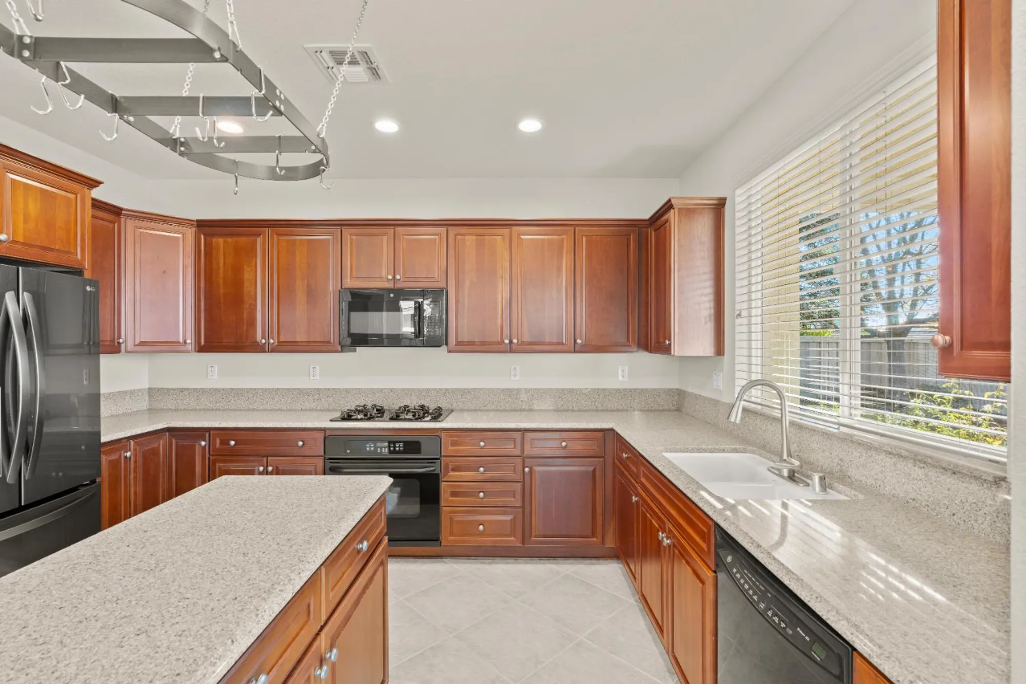 Property Slideshow image 21 of 47 | 320 snapdragon ln, Lincoln, CA, 95648