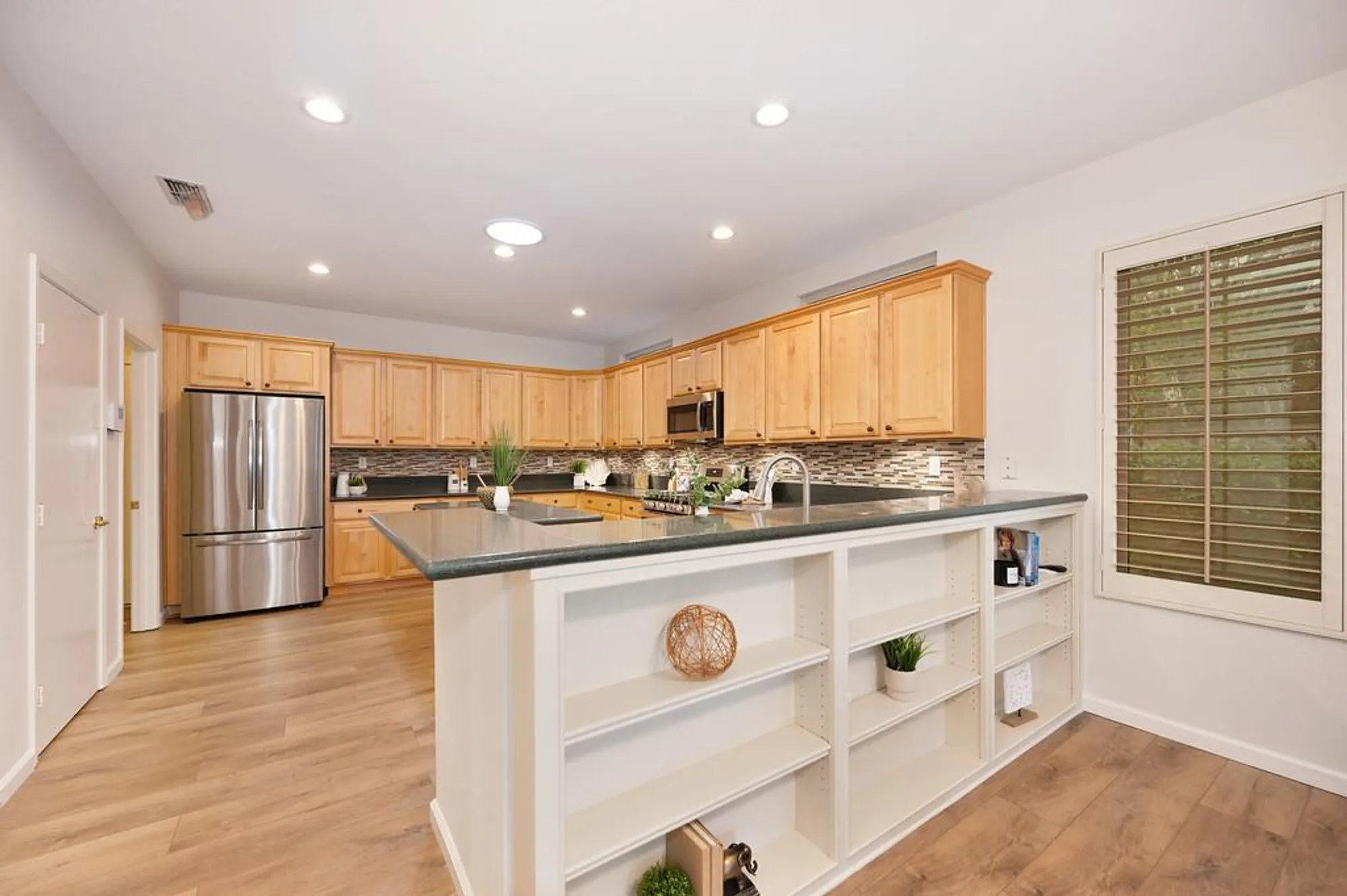 Property Slideshow image 12 of 39 | 2024 farmgate ln, Lincoln, CA, 95648