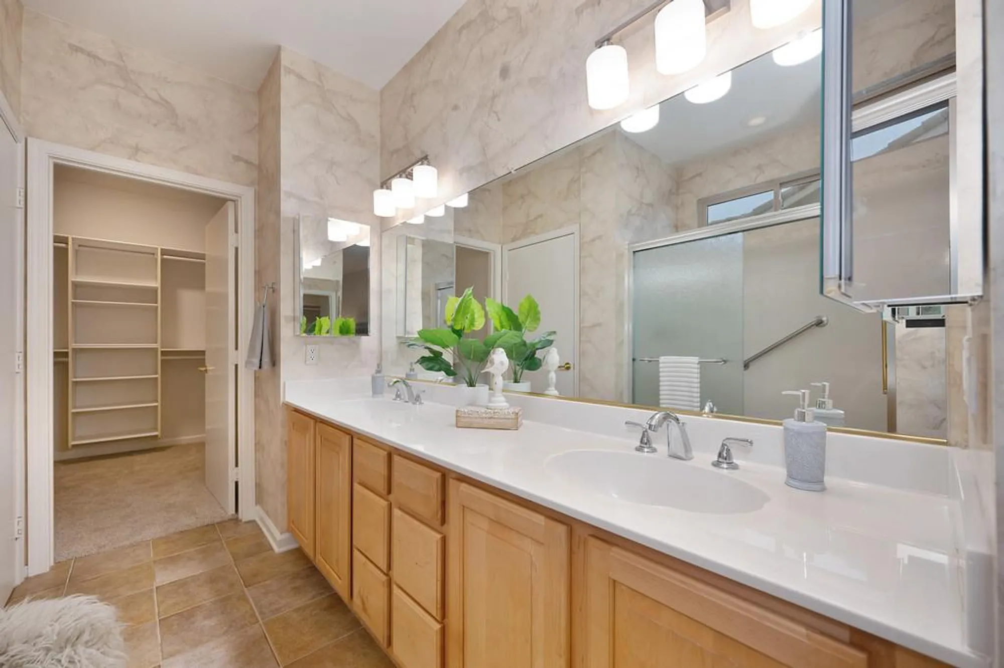 Property Slideshow image 23 of 39 | 2024 farmgate ln, Lincoln, CA, 95648