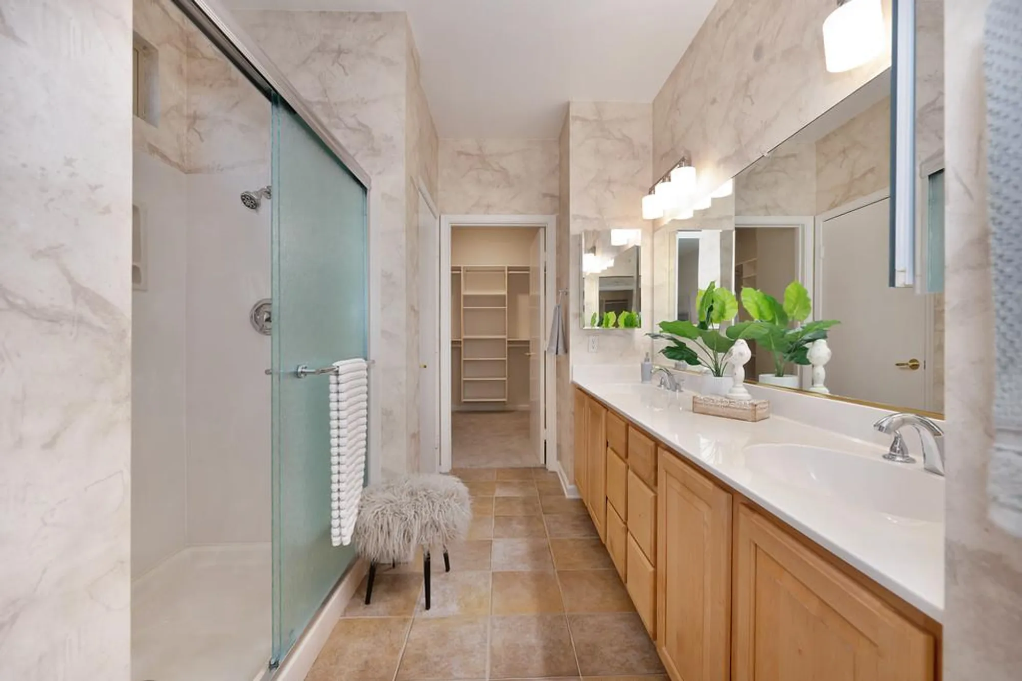 Property Slideshow image 22 of 39 | 2024 farmgate ln, Lincoln, CA, 95648