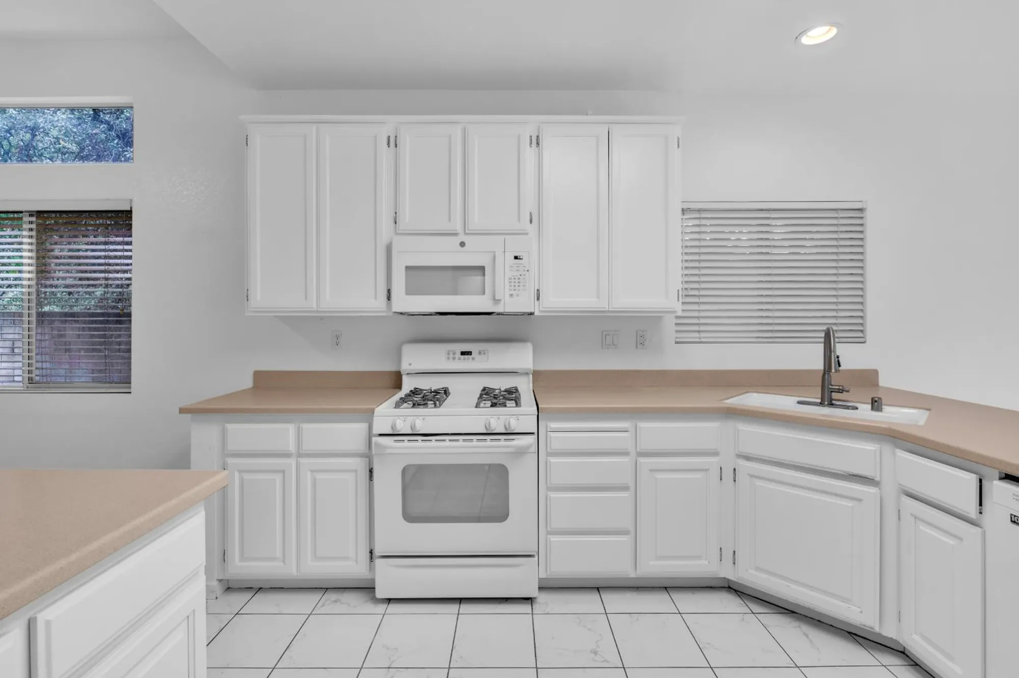 Property Slideshow image 9 of 32 | 510 diamond glen cir, Folsom, CA, 95630