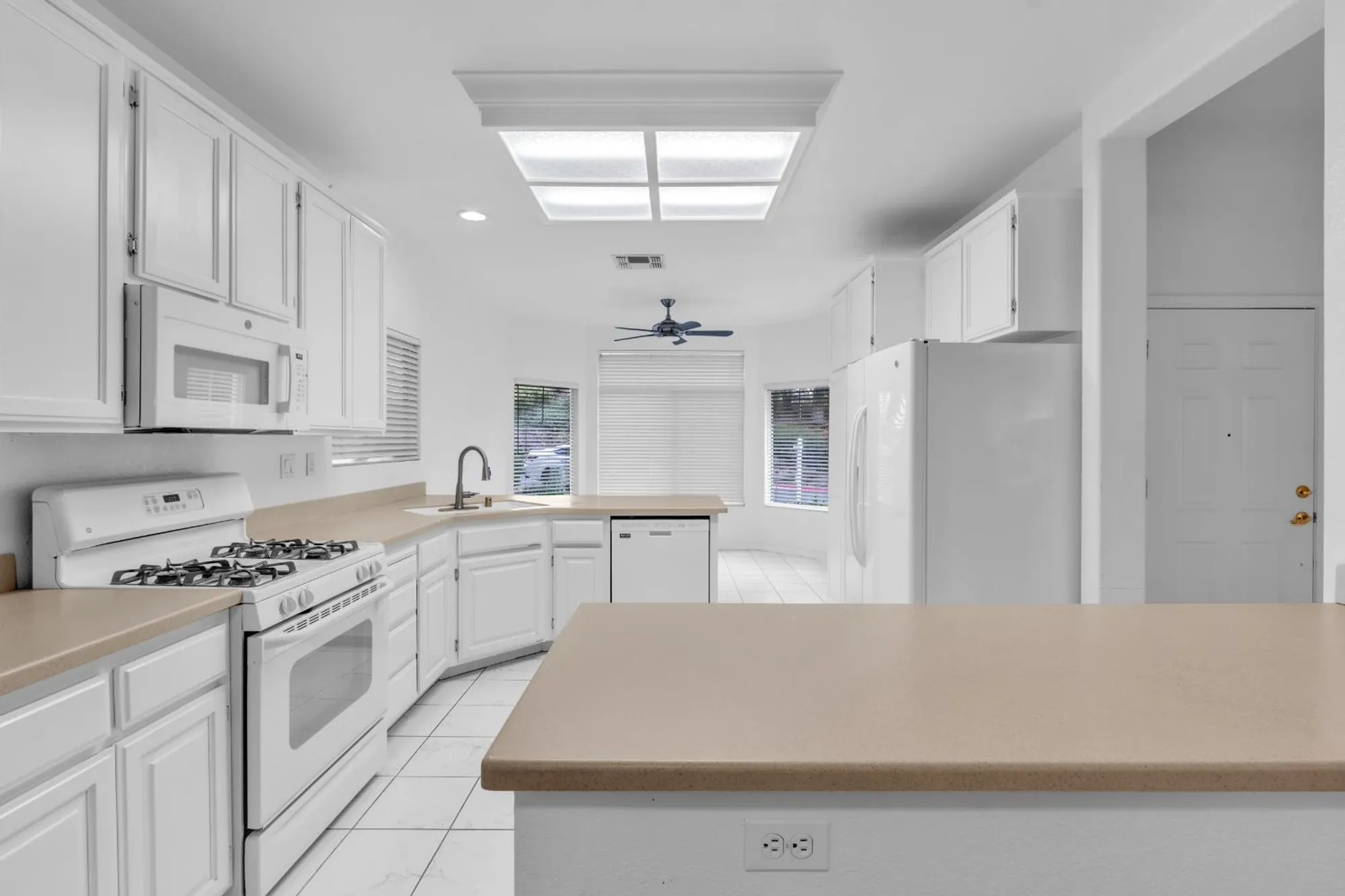 Property Slideshow image 8 of 32 | 510 diamond glen cir, Folsom, CA, 95630