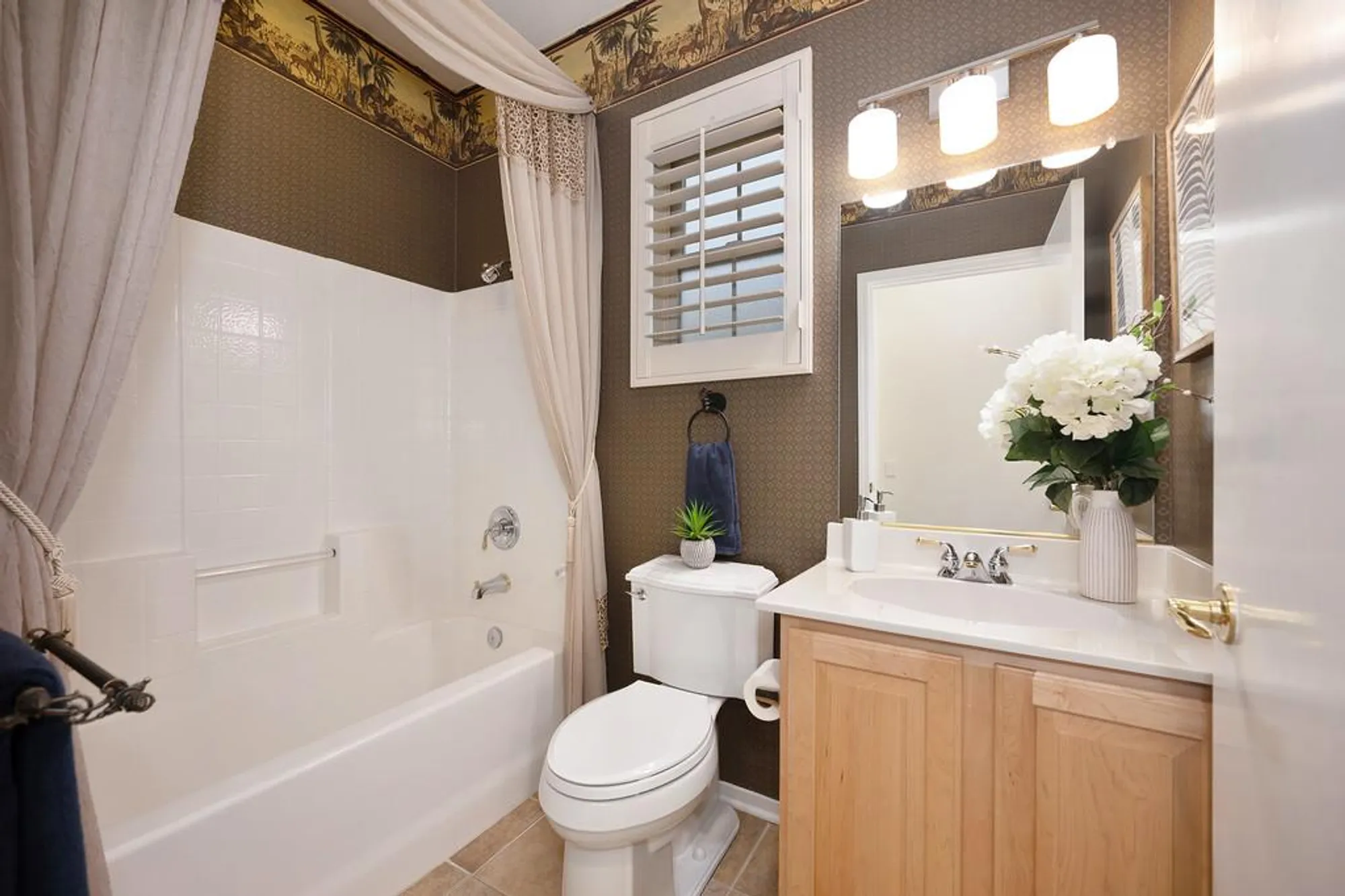 Property Slideshow image 24 of 39 | 2024 farmgate ln, Lincoln, CA, 95648