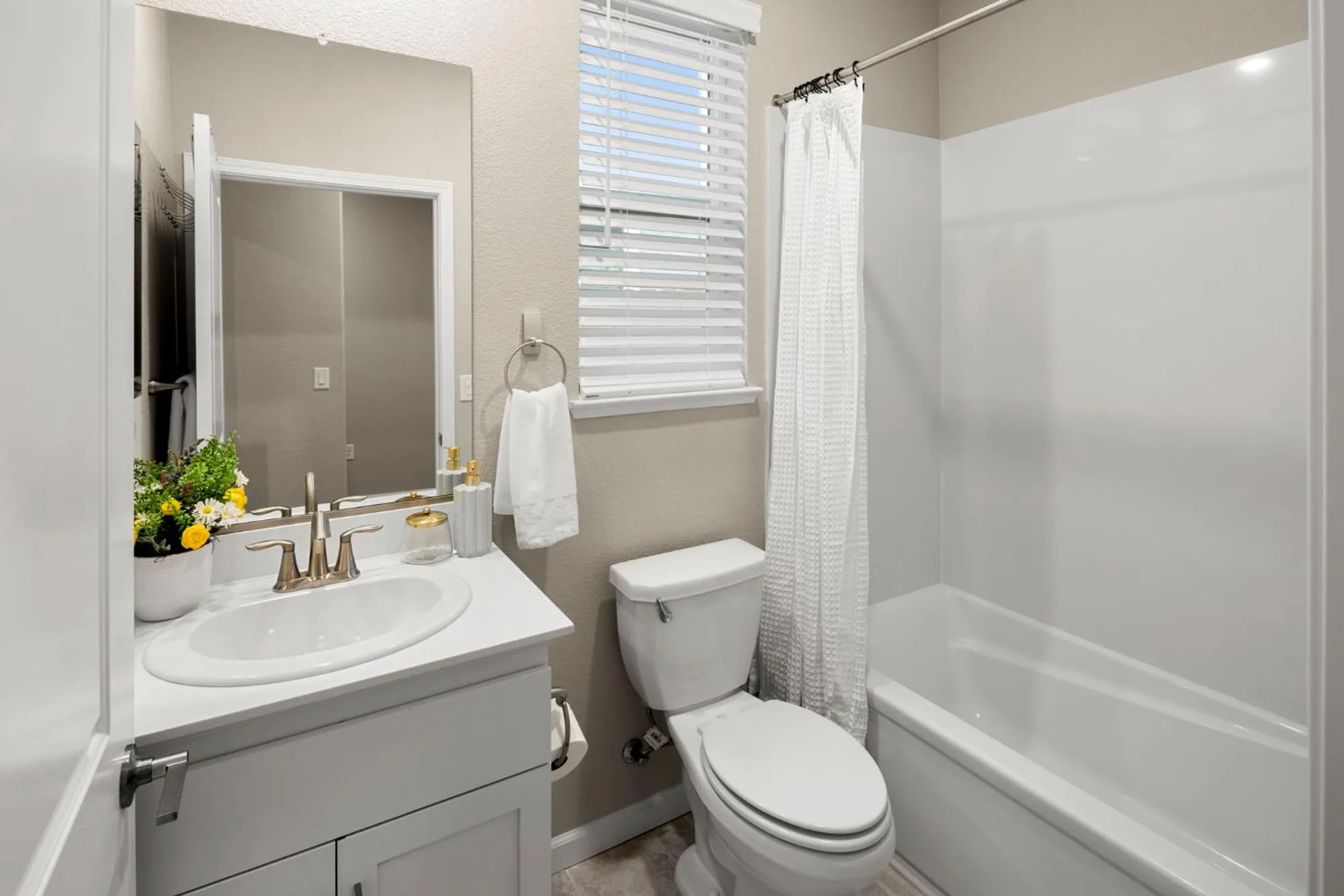 Property Slideshow image 26 of 52 | 1180 alpine way, Lincoln, CA, 95648