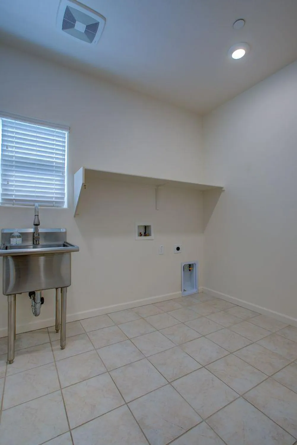 Property Slideshow image 33 of 44 | 608 machado st, Los Banos, CA, 93635
