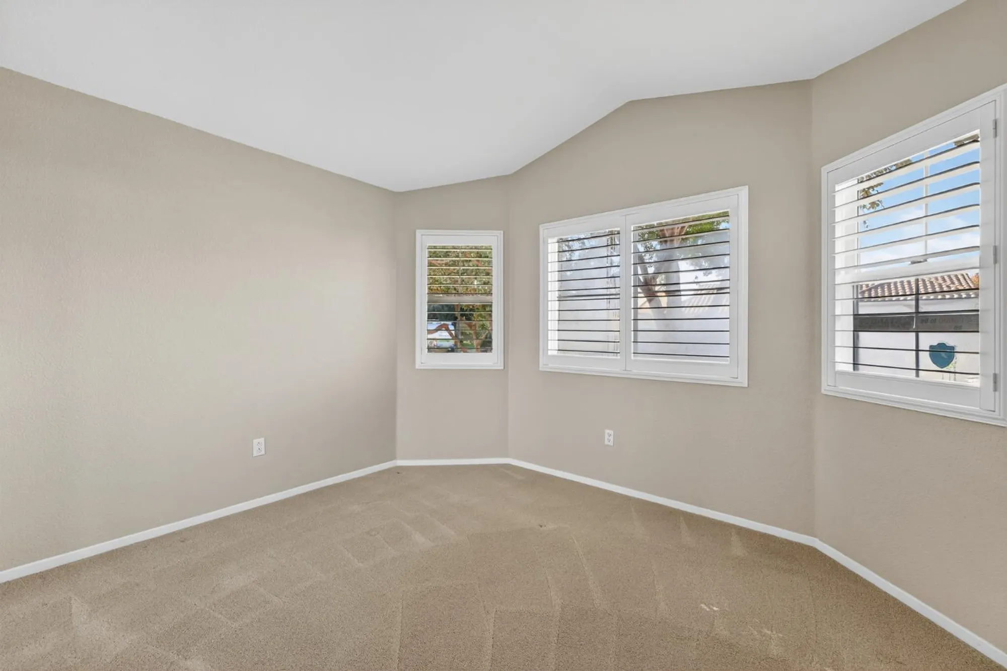 Property Slideshow image 21 of 41 | 5964 whisperlodge way, Roseville, CA, 95747