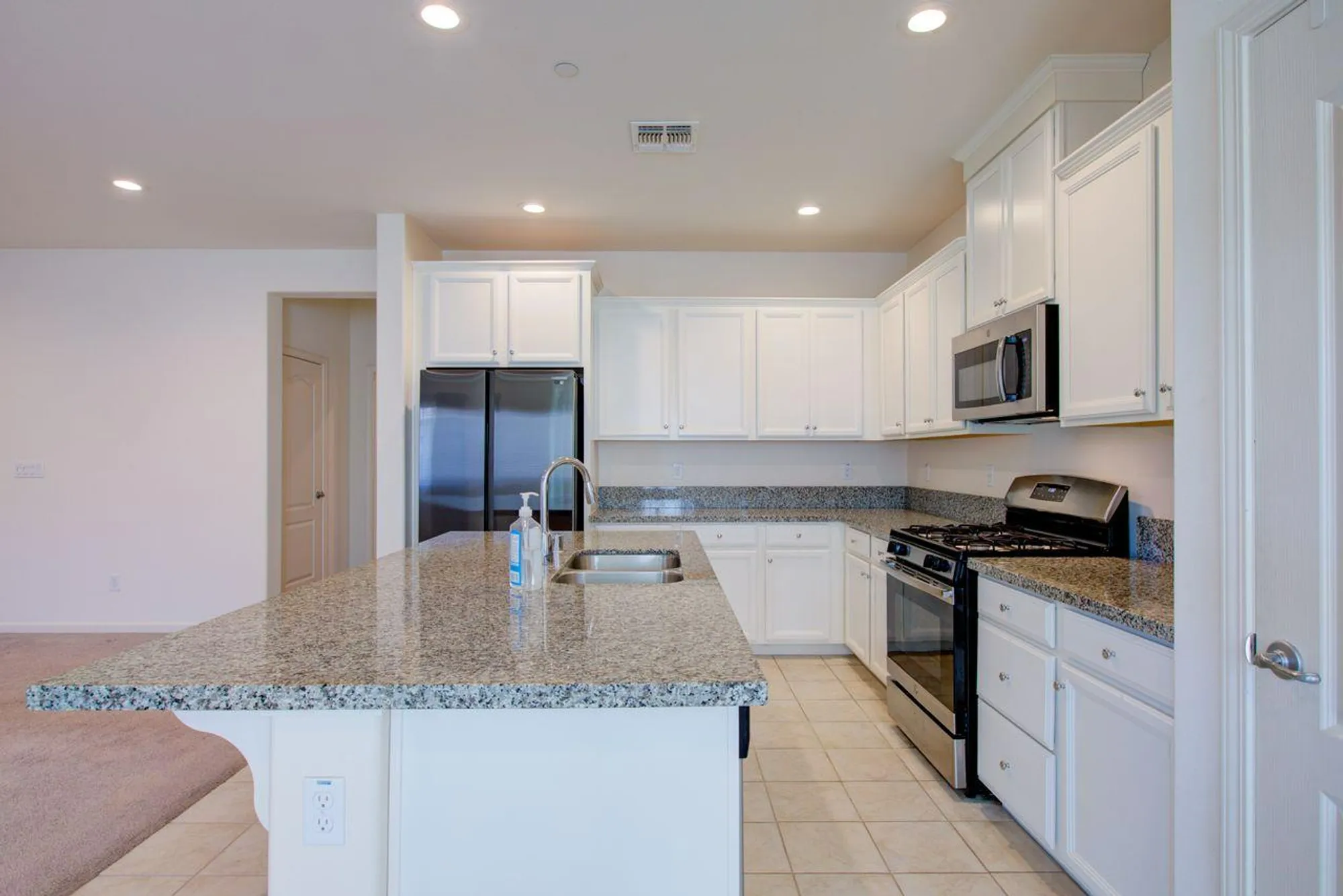 Property Slideshow image 16 of 44 | 608 machado st, Los Banos, CA, 93635