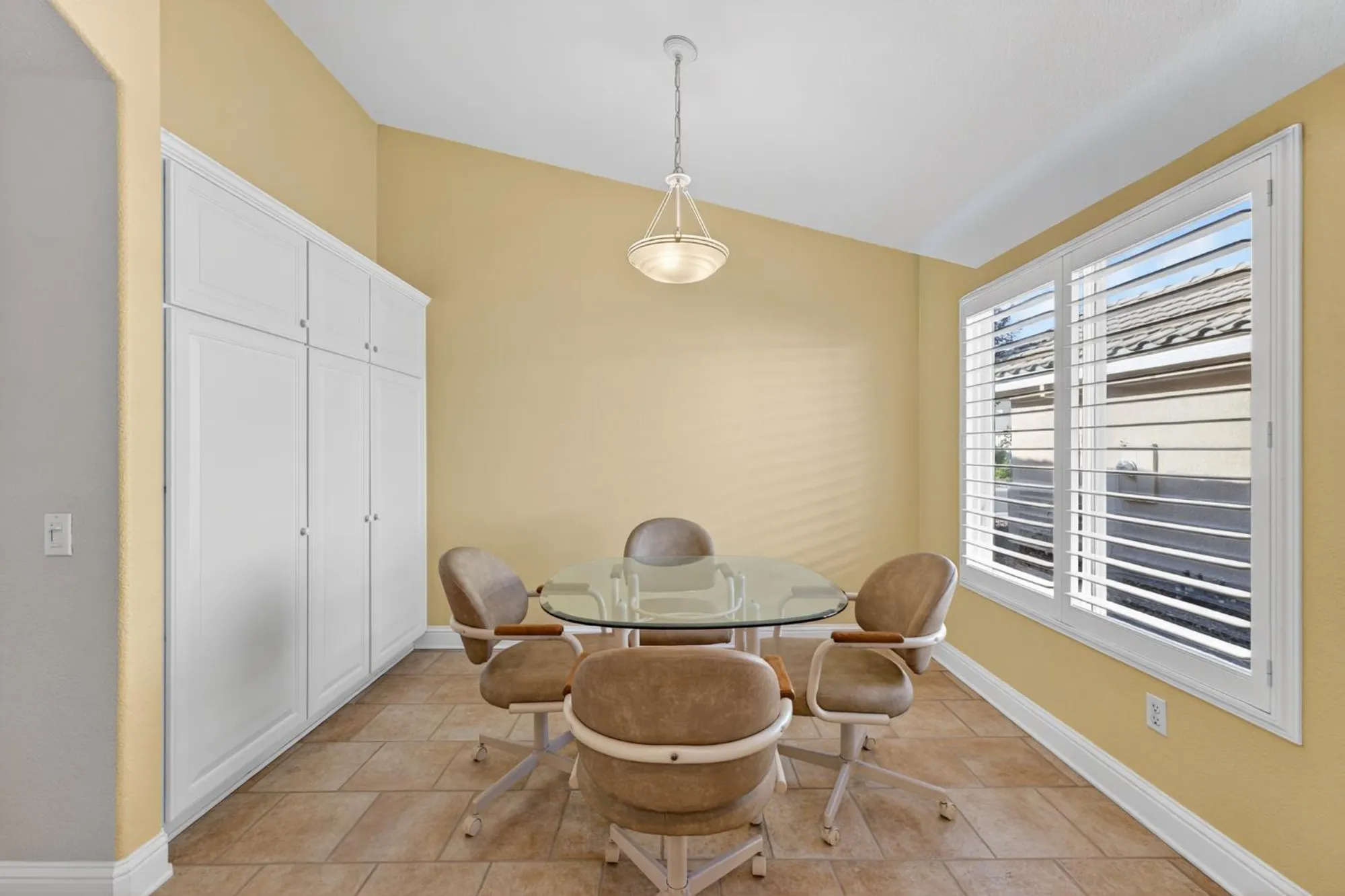 Property Slideshow image 17 of 41 | 5964 whisperlodge way, Roseville, CA, 95747