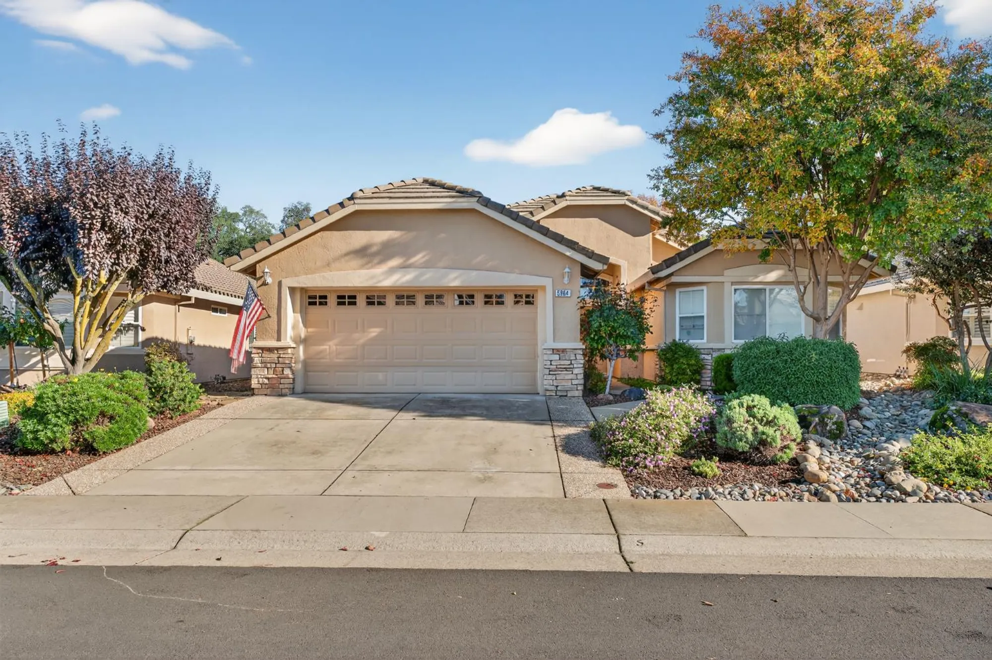 Property Slideshow image 2 of 41 | 5964 whisperlodge way, Roseville, CA, 95747