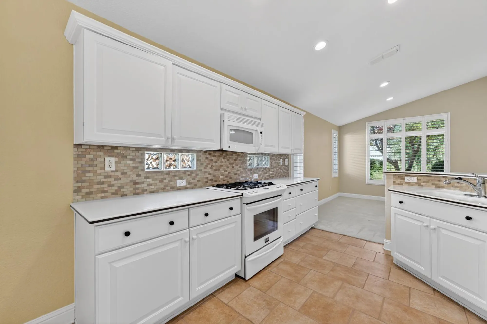 Property Slideshow image 18 of 41 | 5964 whisperlodge way, Roseville, CA, 95747