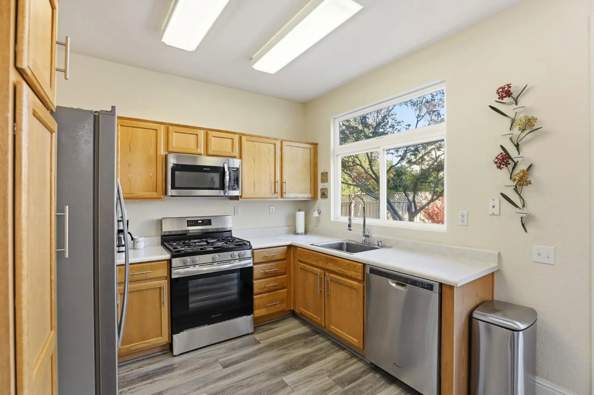 Property Slideshow image 14 of 26 | 7016 mule team way, Roseville, CA, 95747