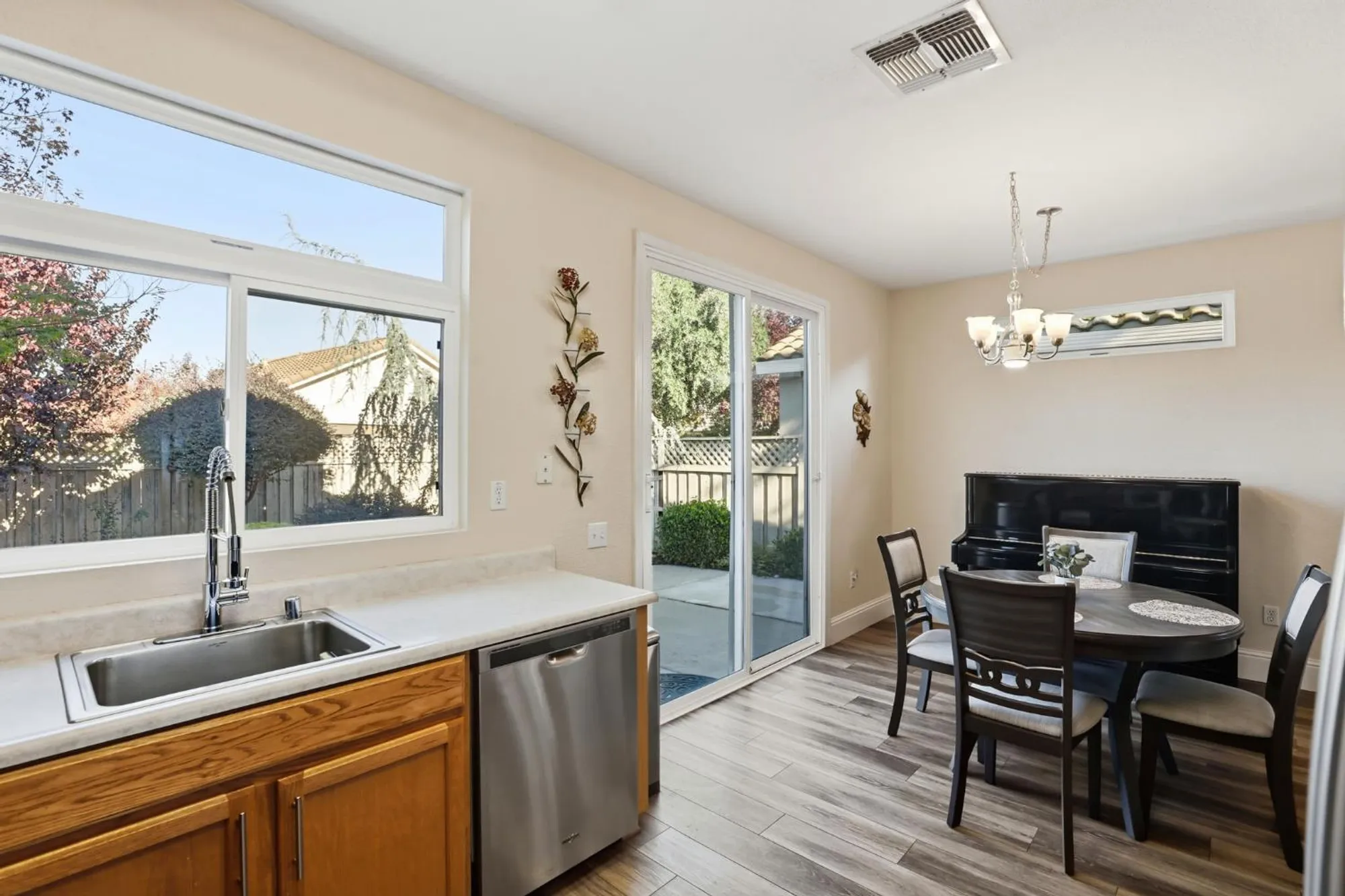 Property Slideshow image 16 of 26 | 7016 mule team way, Roseville, CA, 95747