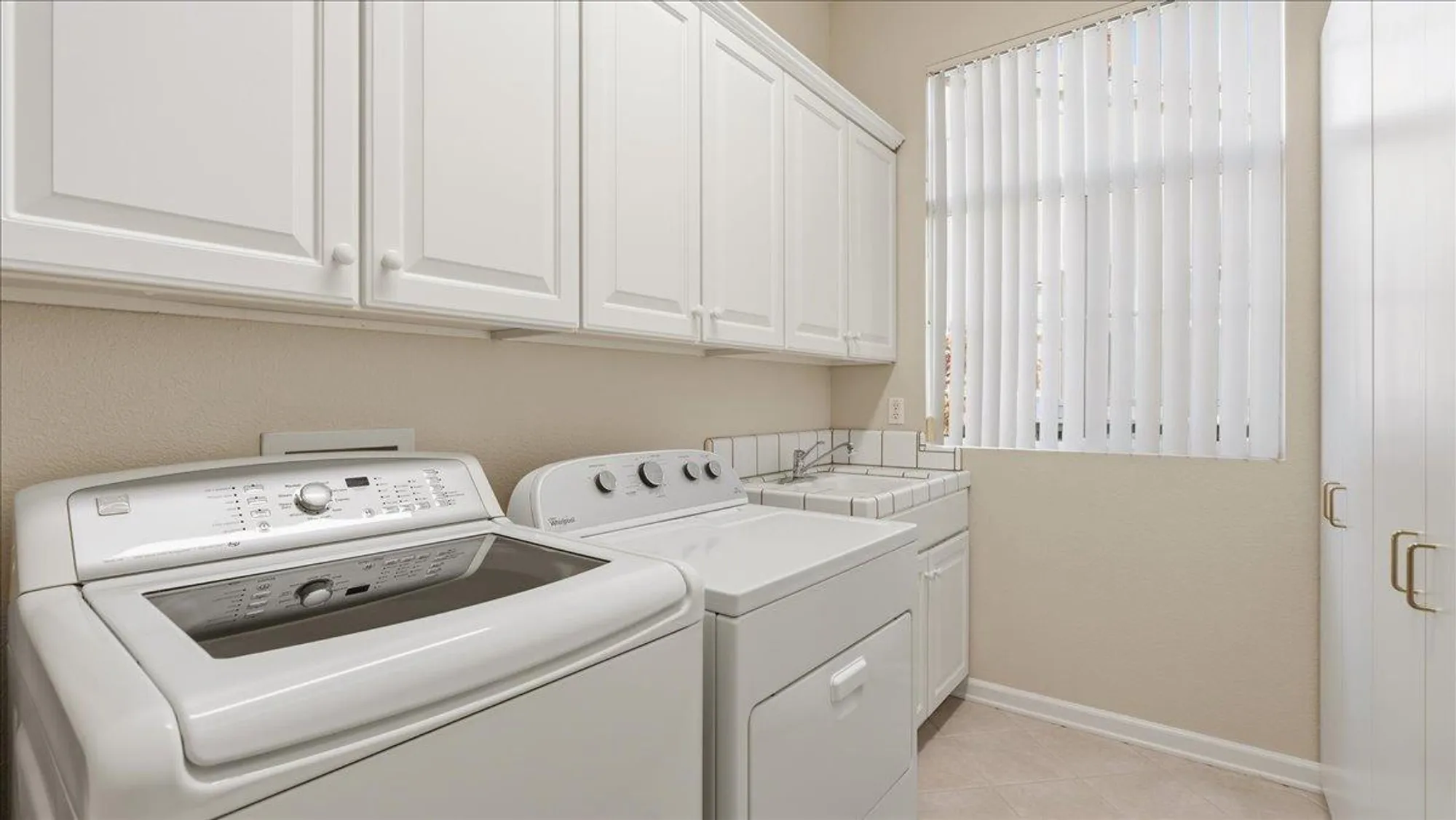 Property Slideshow image 21 of 44 | 7408 whistlestop way, Roseville, CA, 95747