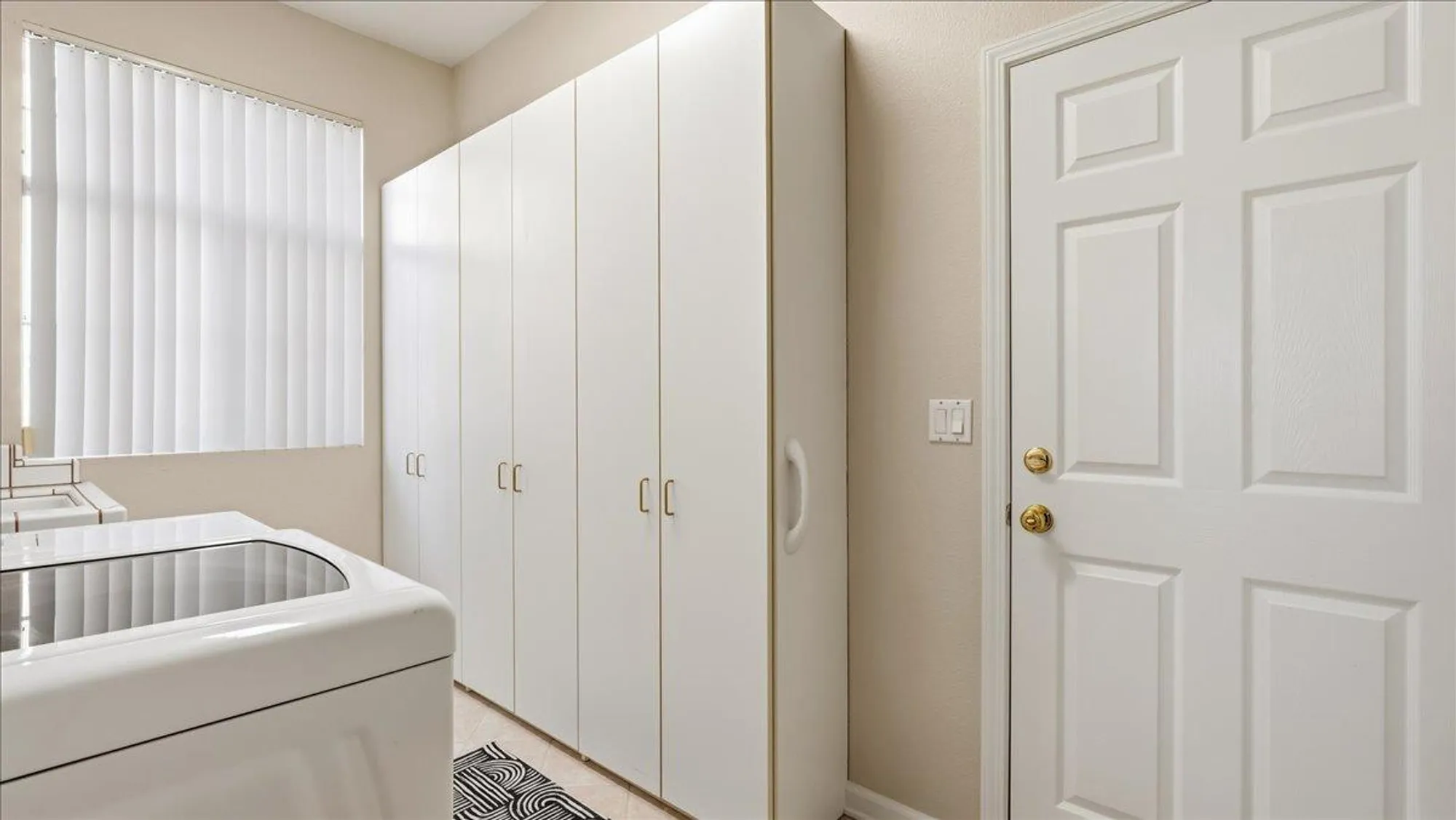 Property Slideshow image 20 of 44 | 7408 whistlestop way, Roseville, CA, 95747