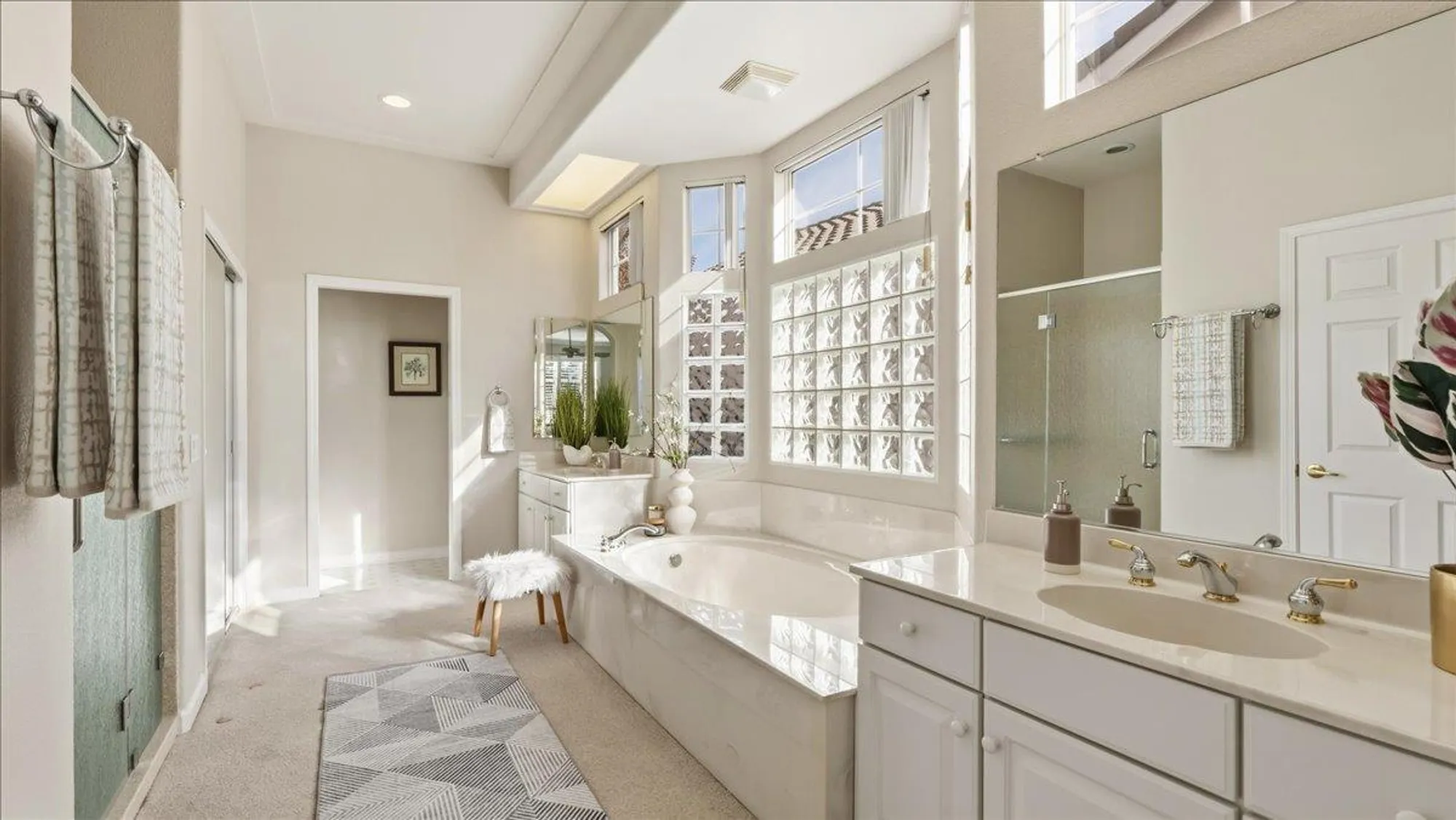 Property Slideshow image 25 of 44 | 7408 whistlestop way, Roseville, CA, 95747