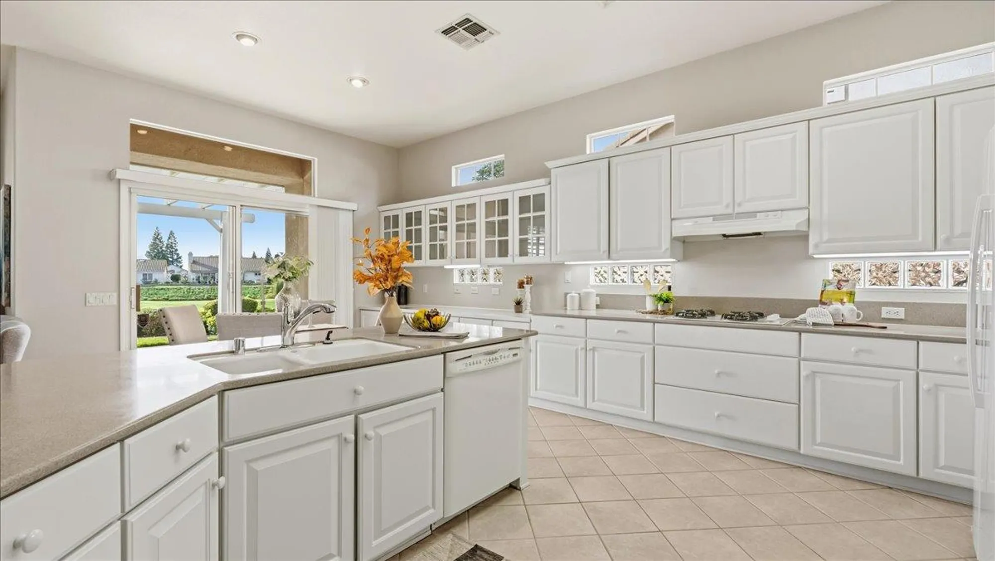 Property Slideshow image 17 of 44 | 7408 whistlestop way, Roseville, CA, 95747