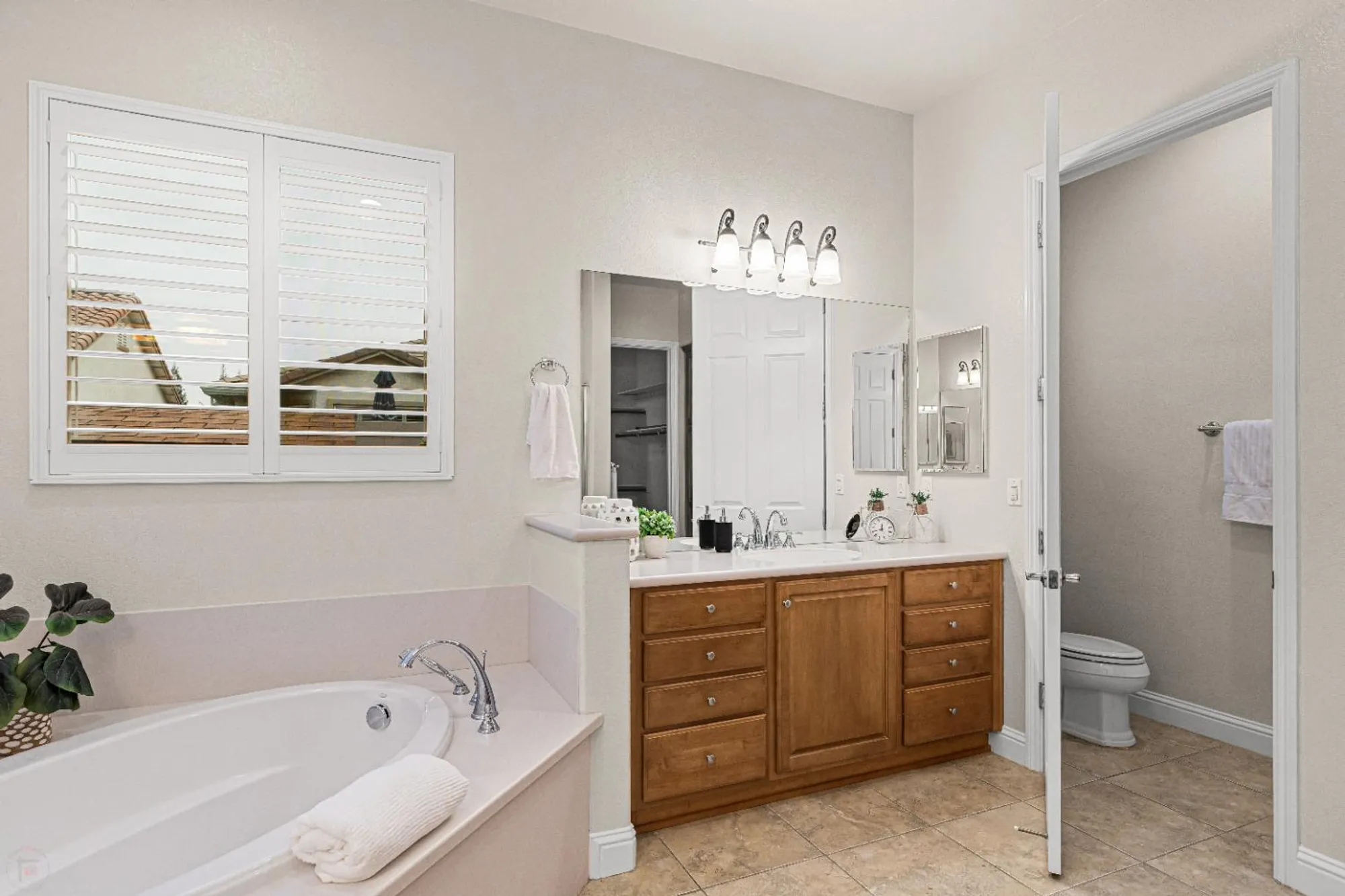 Property Slideshow image 37 of 94 | 1393 cobblecreek st, Manteca, CA, 95336