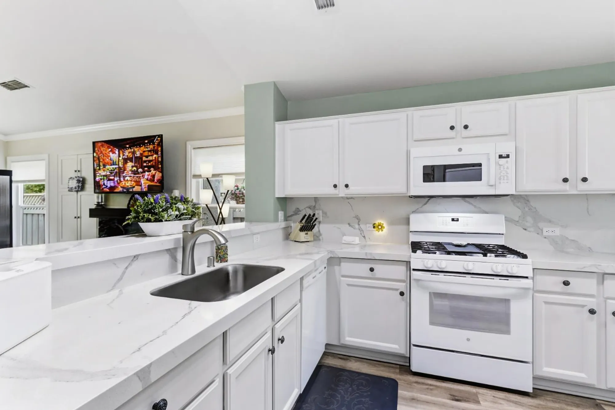 Property Slideshow image 13 of 33 | 5297 angelrock loop, Roseville, CA, 95747