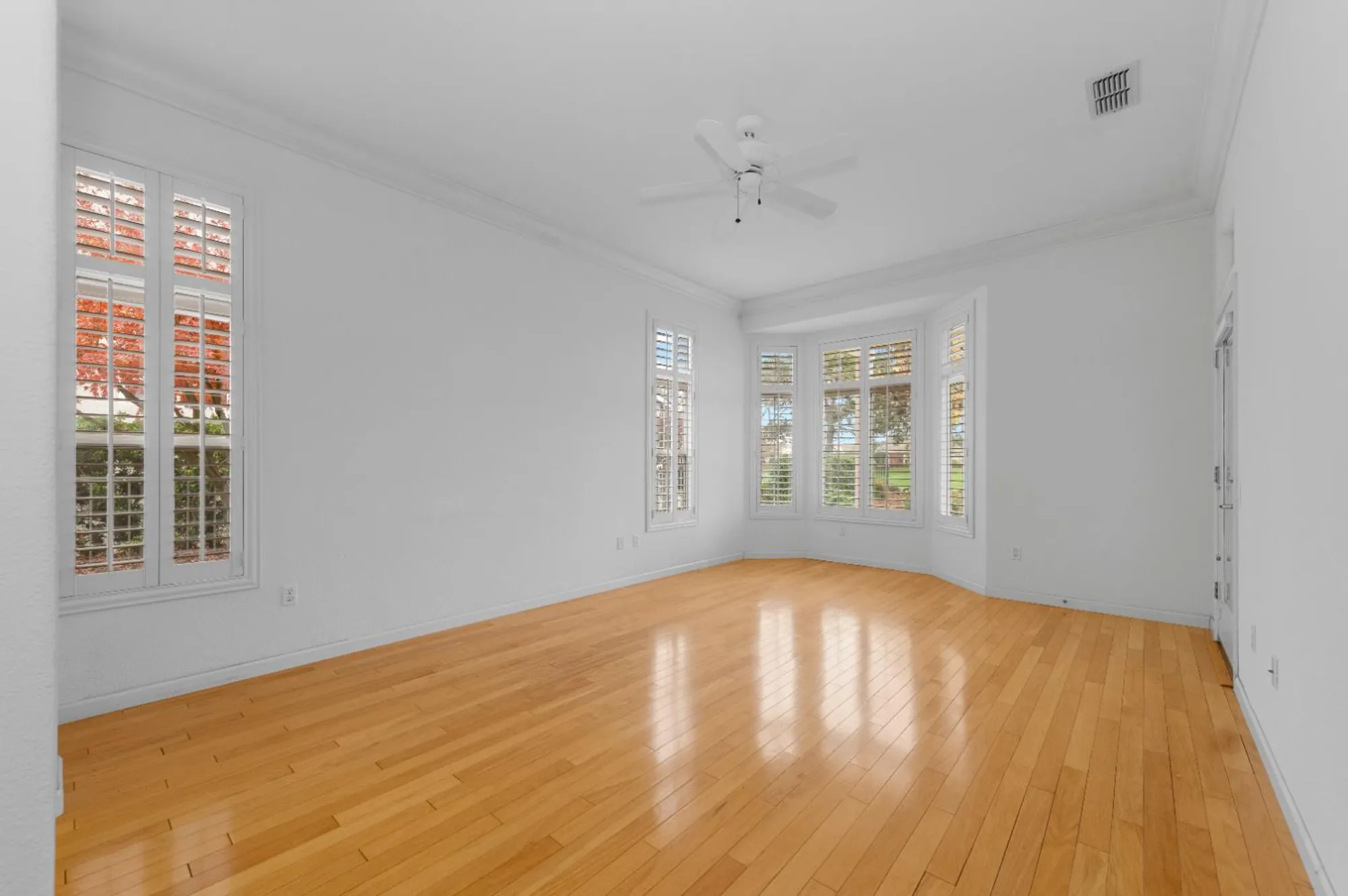 Property Slideshow image 30 of 49 | 7424 school house ln, Roseville, CA, 95747