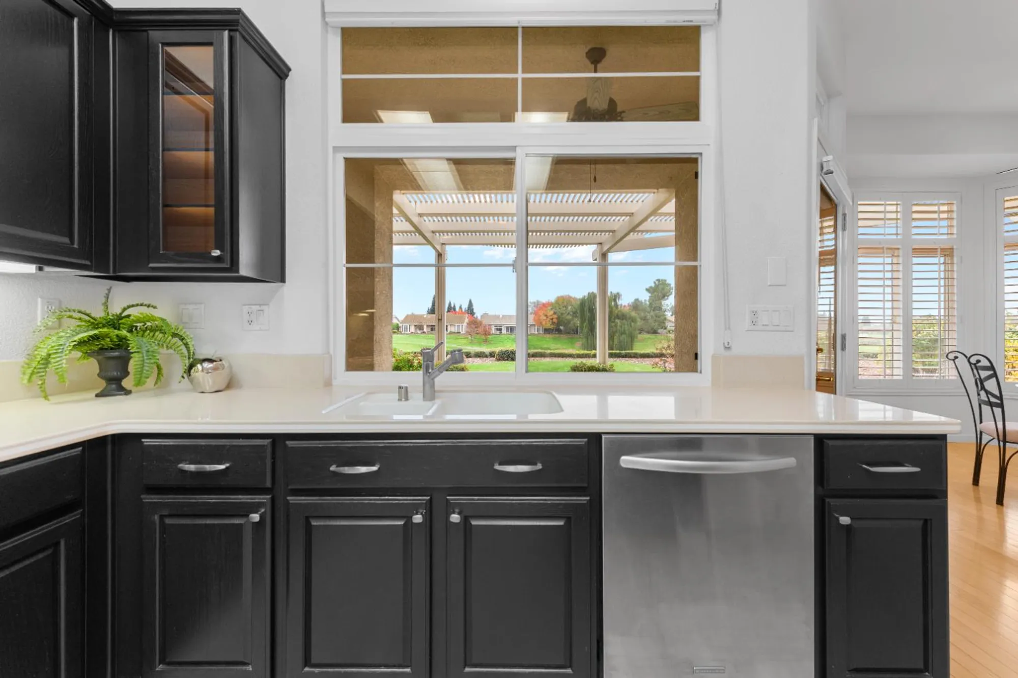 Property Slideshow image 16 of 49 | 7424 school house ln, Roseville, CA, 95747