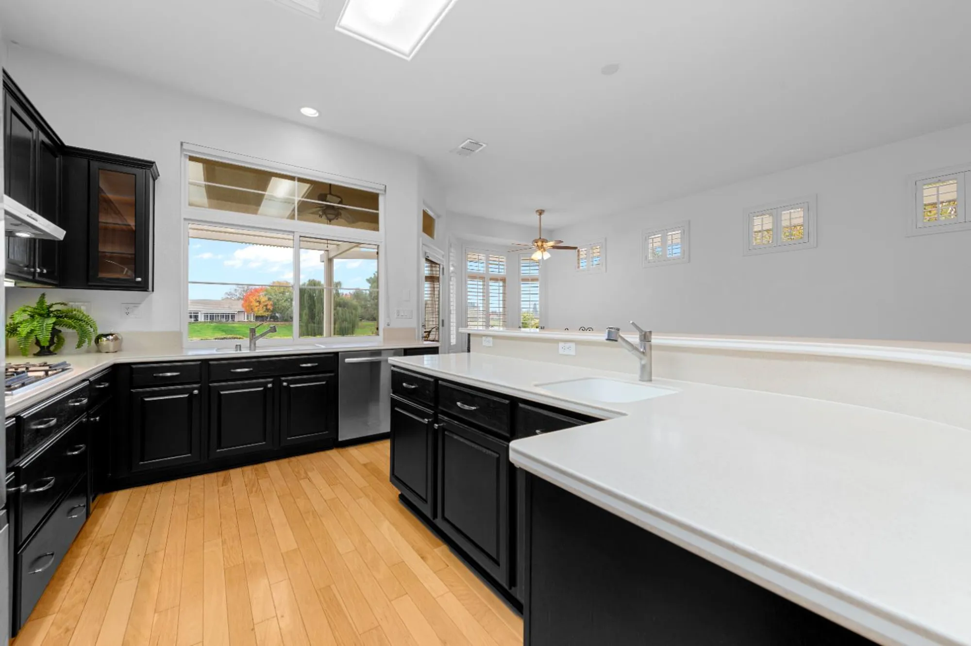 Property Slideshow image 15 of 49 | 7424 school house ln, Roseville, CA, 95747