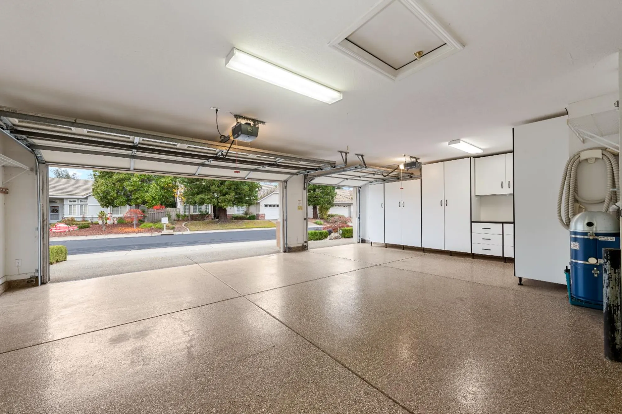 Property Slideshow image 37 of 49 | 7424 school house ln, Roseville, CA, 95747