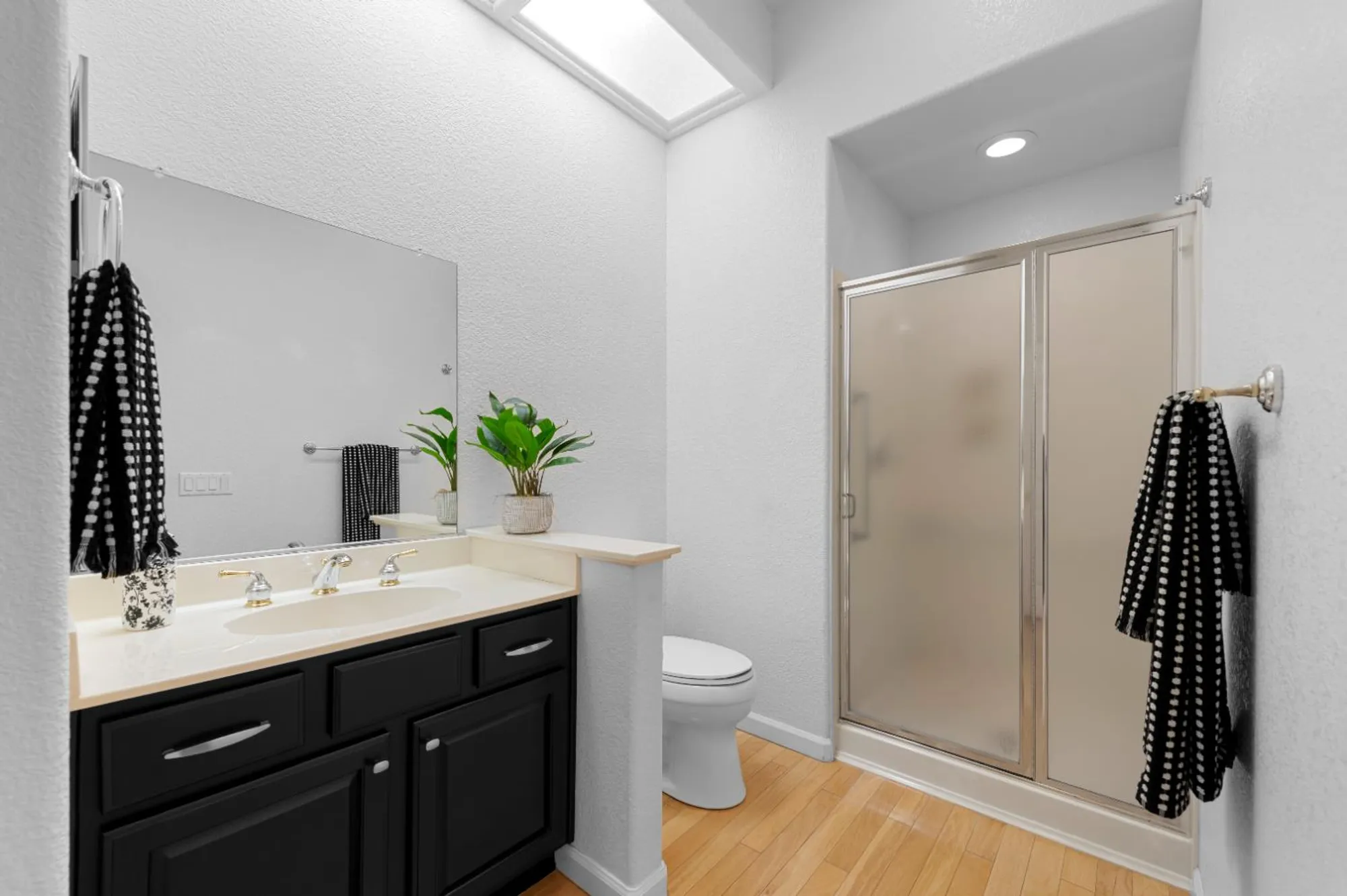 Property Slideshow image 9 of 49 | 7424 school house ln, Roseville, CA, 95747