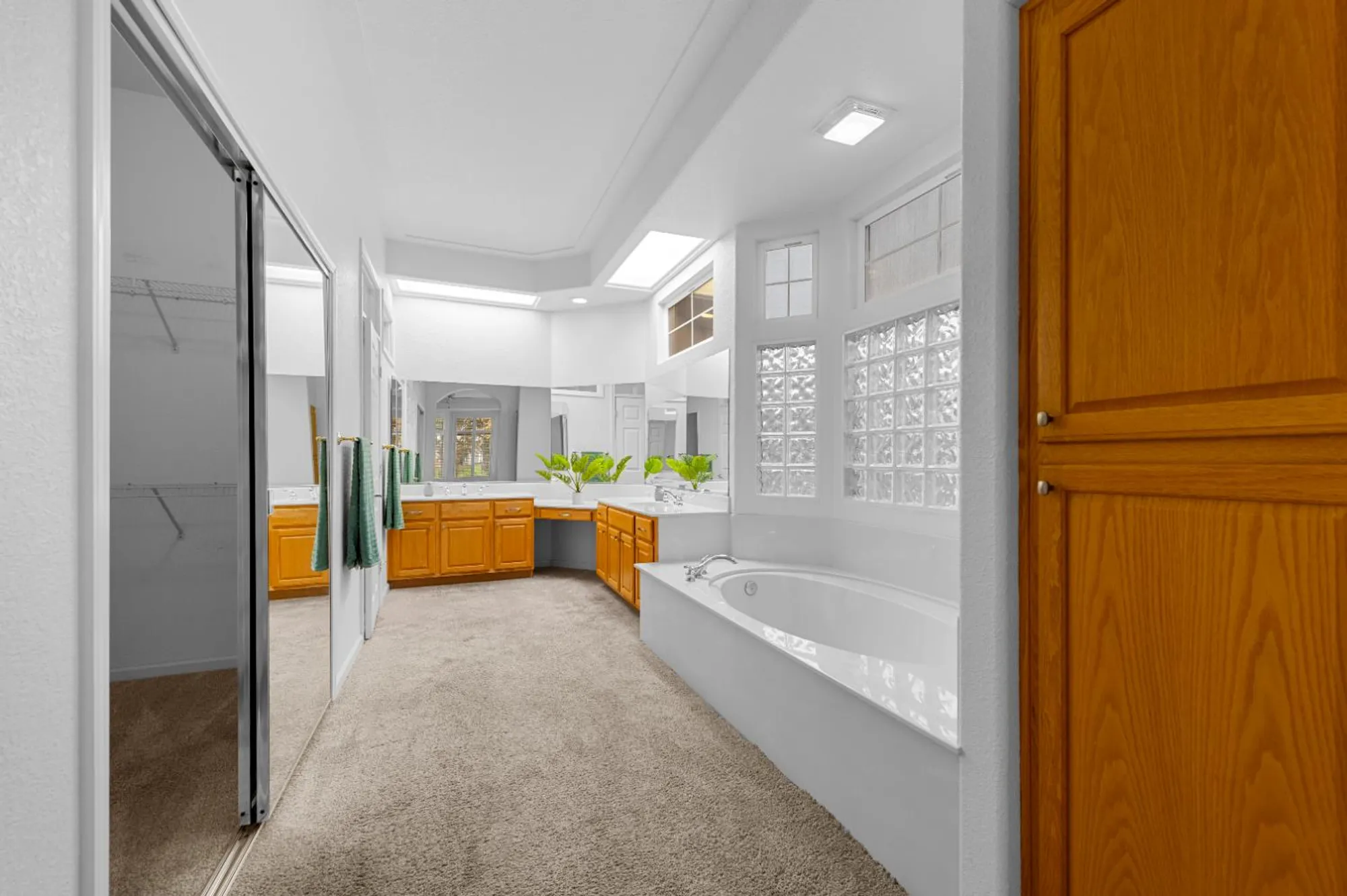 Property Slideshow image 33 of 49 | 7424 school house ln, Roseville, CA, 95747