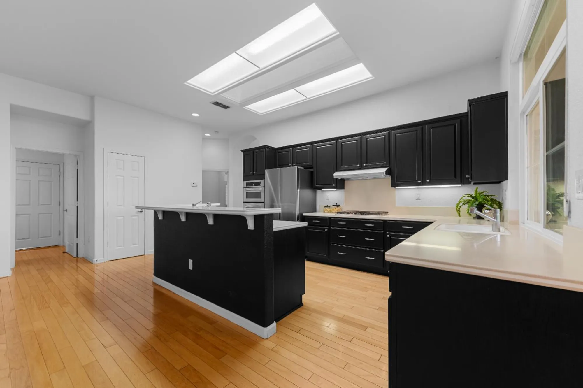 Property Slideshow image 14 of 49 | 7424 school house ln, Roseville, CA, 95747