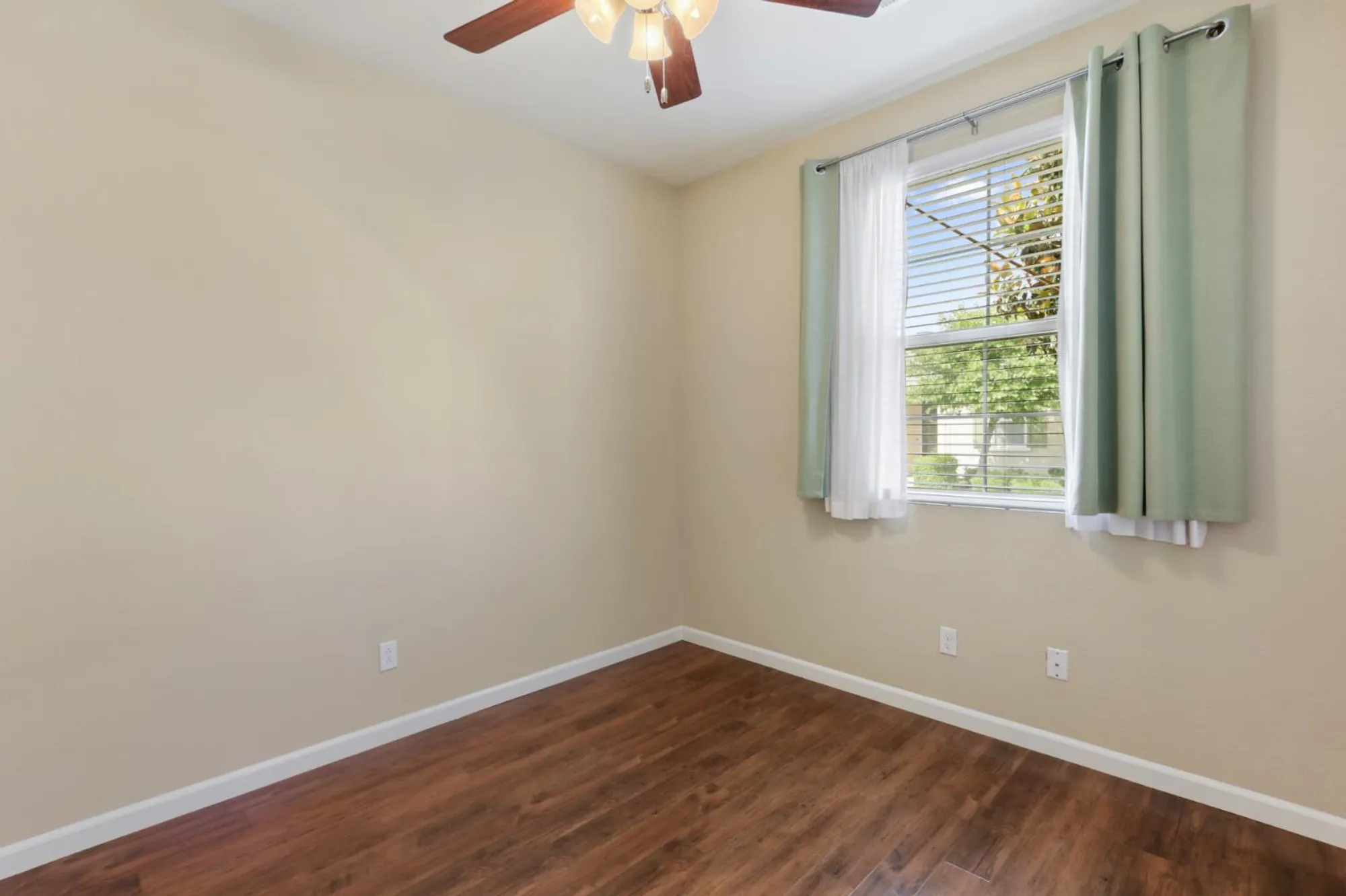 Property Slideshow image 13 of 26 | 9747 dartwell way, Sacramento, CA, 95829