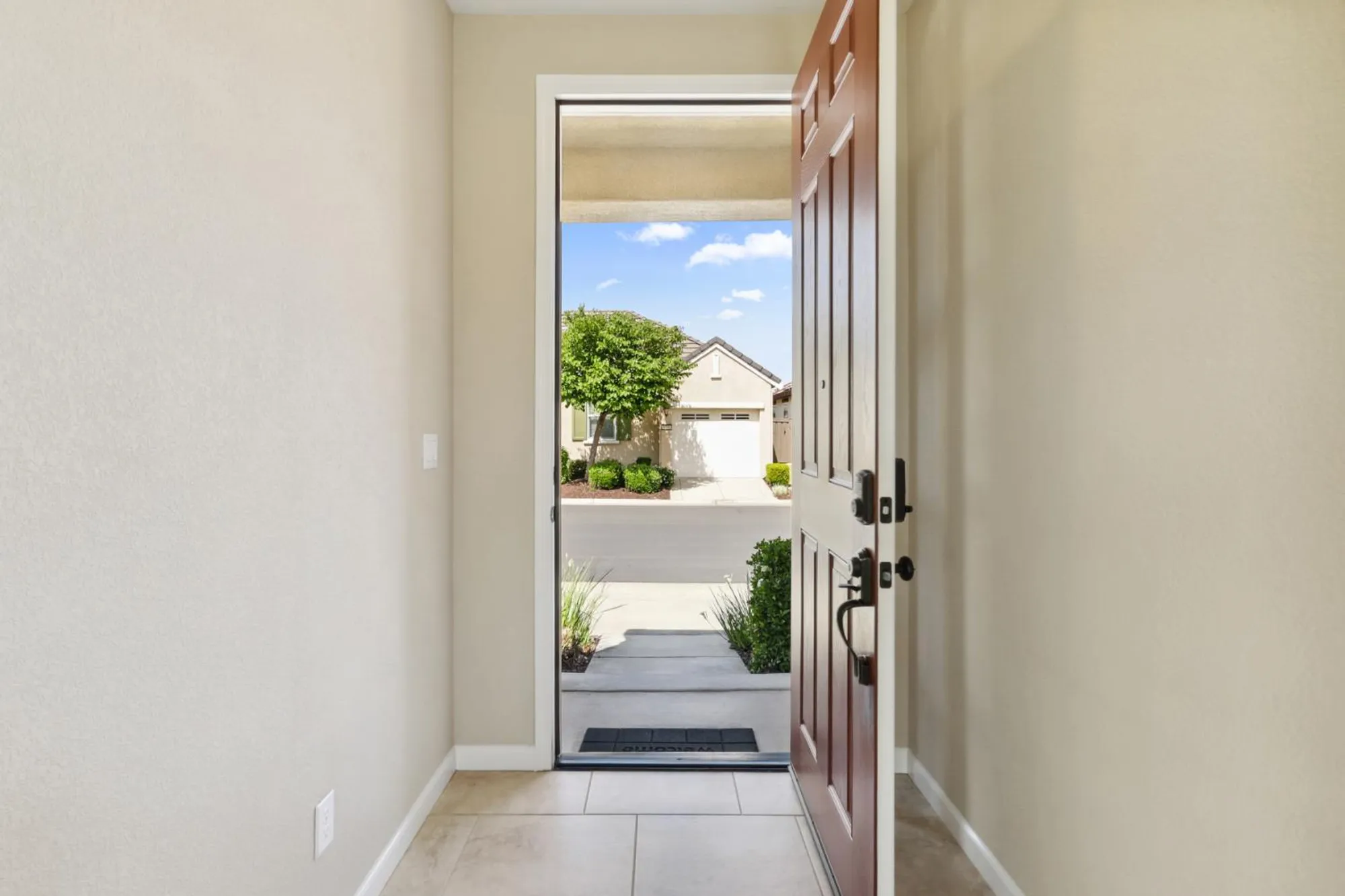 Property Slideshow image 2 of 26 | 9747 dartwell way, Sacramento, CA, 95829