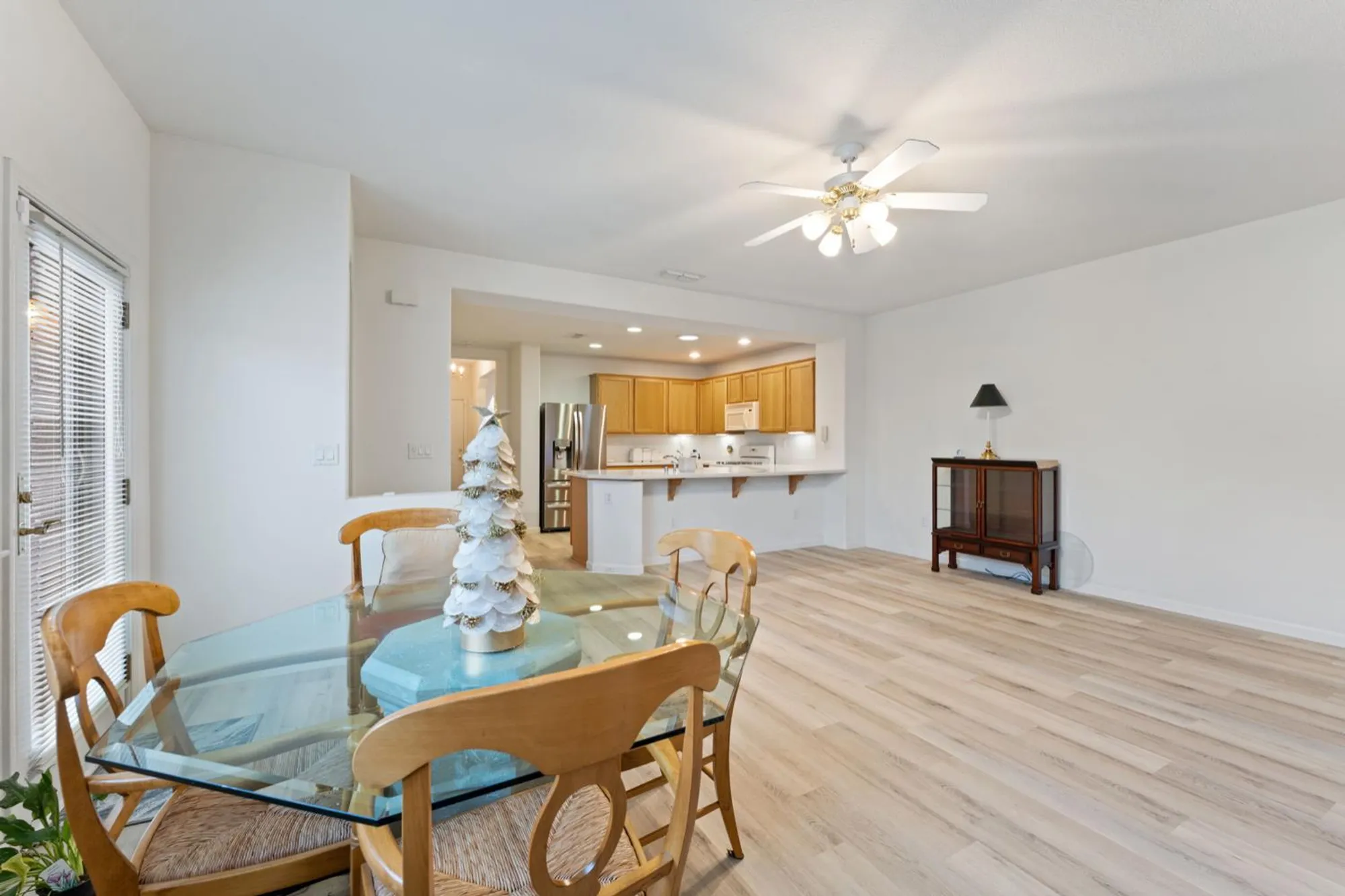 Property Slideshow image 5 of 21 | 2270 rose arbor dr, Sacramento, CA, 95835