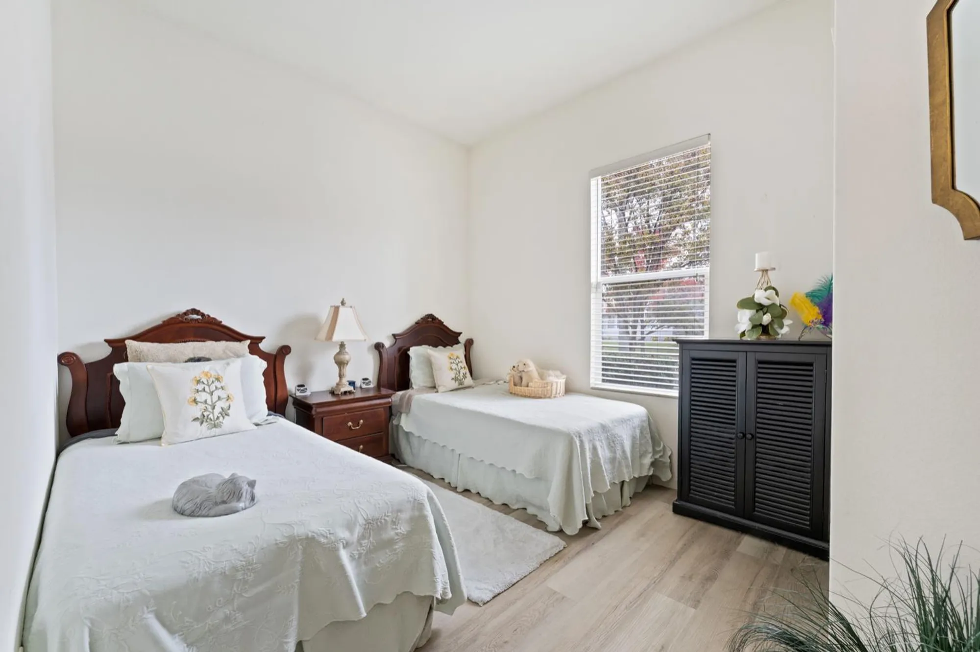 Property Slideshow image 16 of 21 | 2270 rose arbor dr, Sacramento, CA, 95835