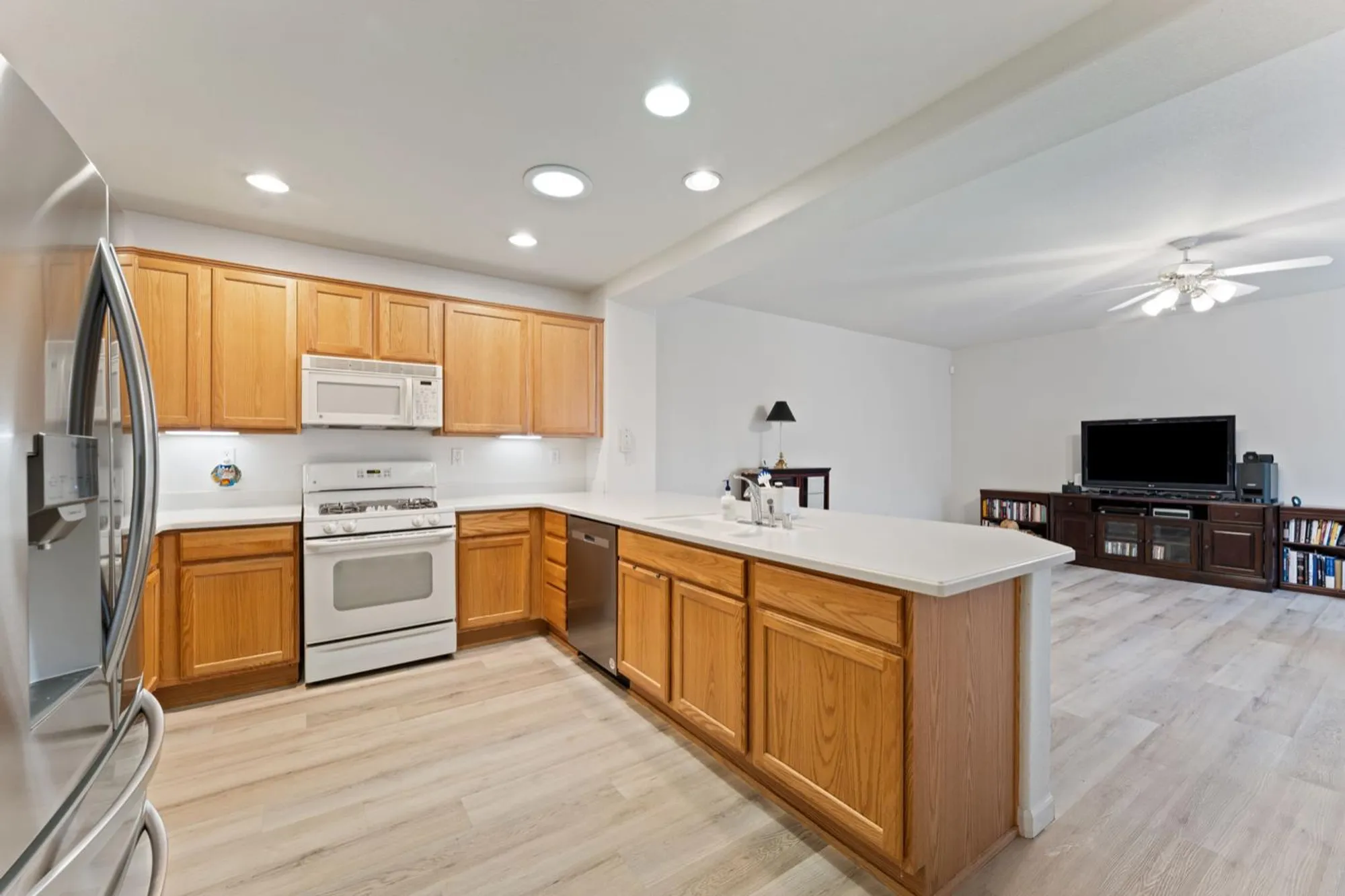 Property Slideshow image 6 of 21 | 2270 rose arbor dr, Sacramento, CA, 95835