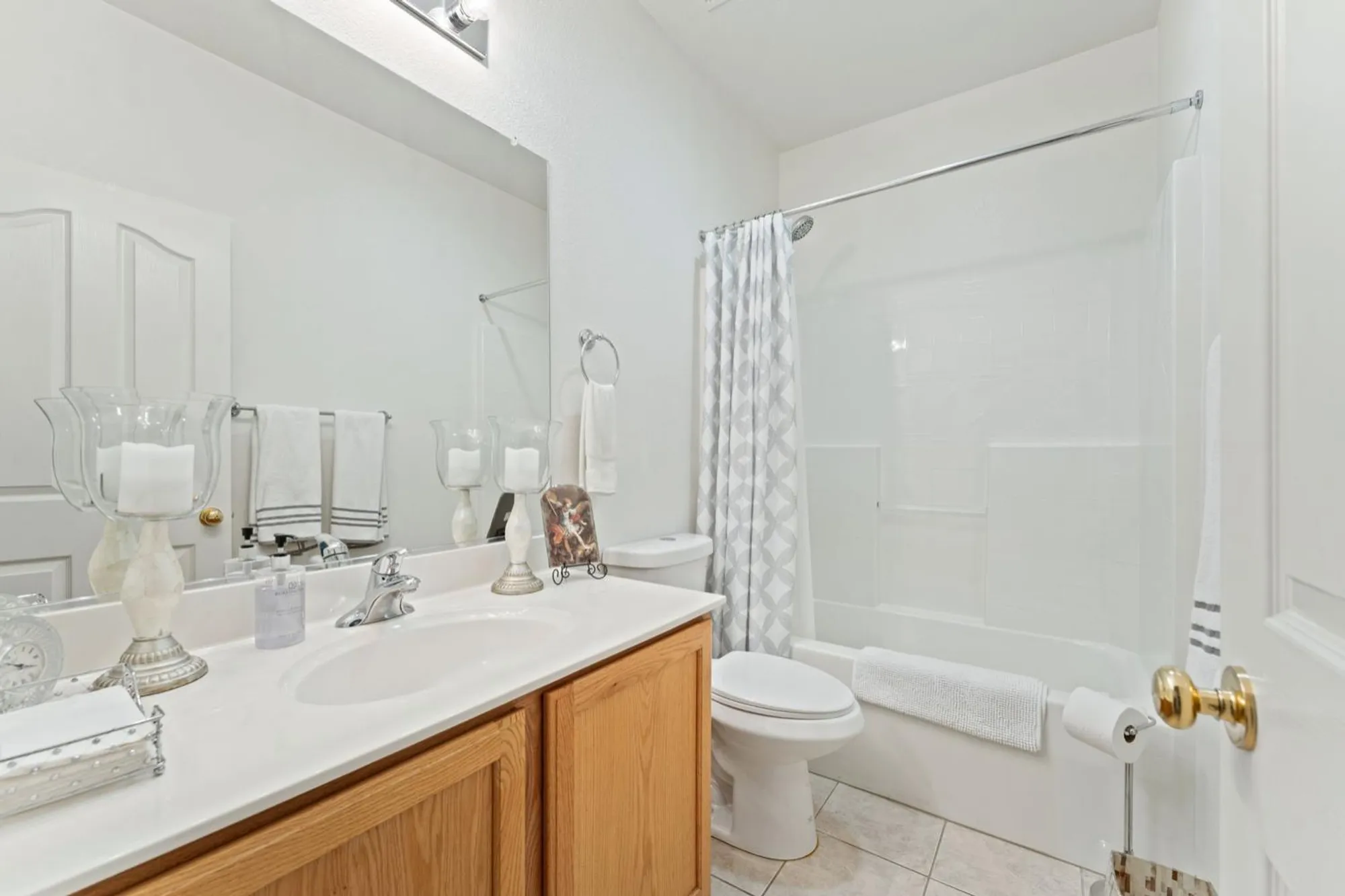 Property Slideshow image 17 of 21 | 2270 rose arbor dr, Sacramento, CA, 95835