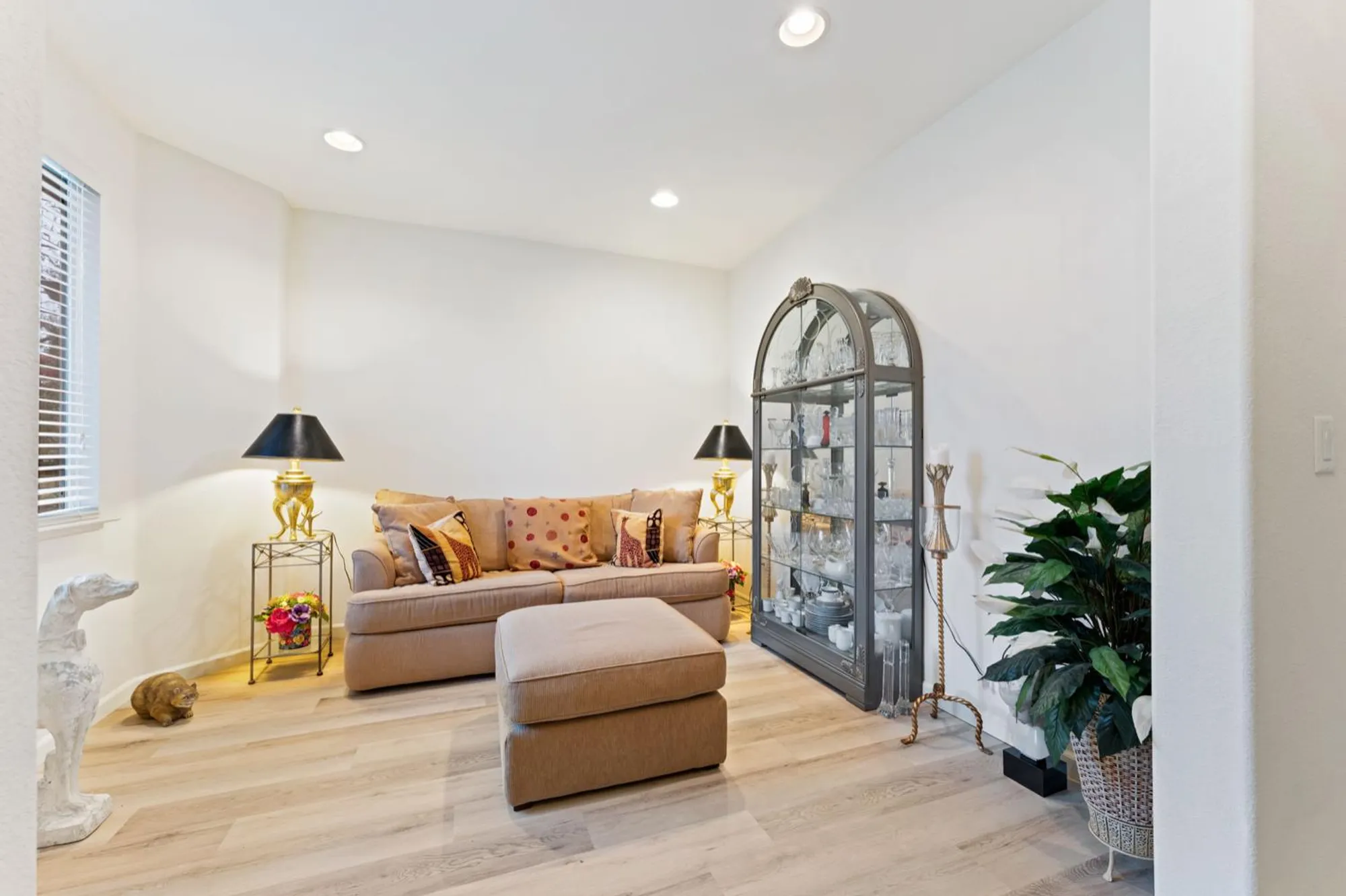 Property Slideshow image 3 of 21 | 2270 rose arbor dr, Sacramento, CA, 95835