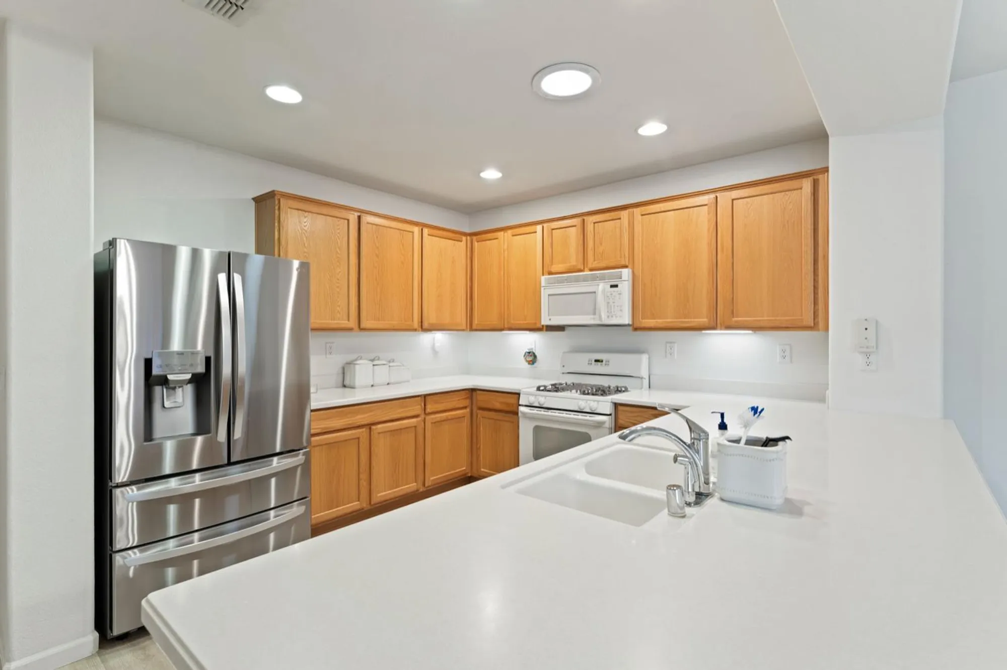 Property Slideshow image 8 of 21 | 2270 rose arbor dr, Sacramento, CA, 95835