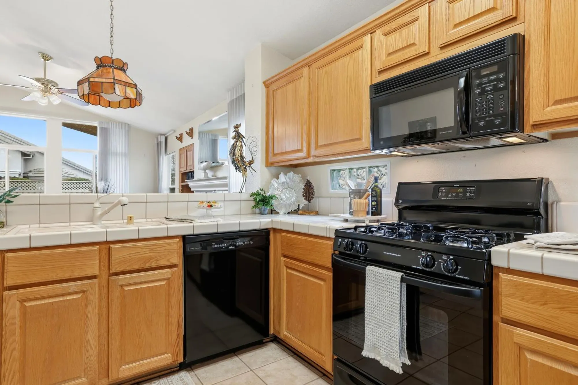 Property Slideshow image 24 of 74 | 100 southern cross ct, Roseville, CA, 95747
