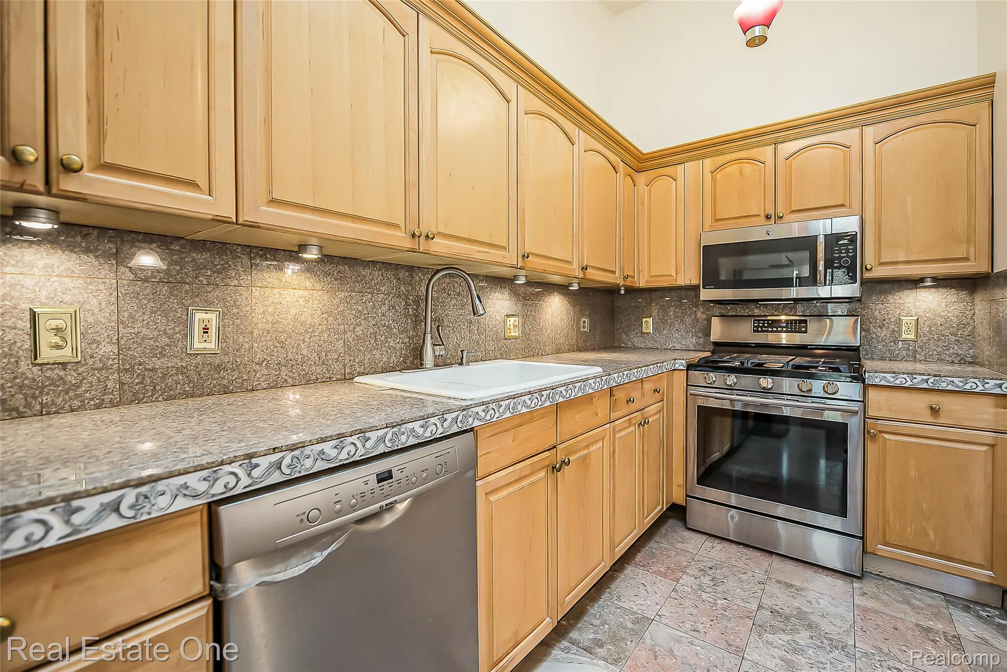 Property Slideshow image 8 of 46 | 25691 lexington dr unit 3, South Lyon, MI, 48178